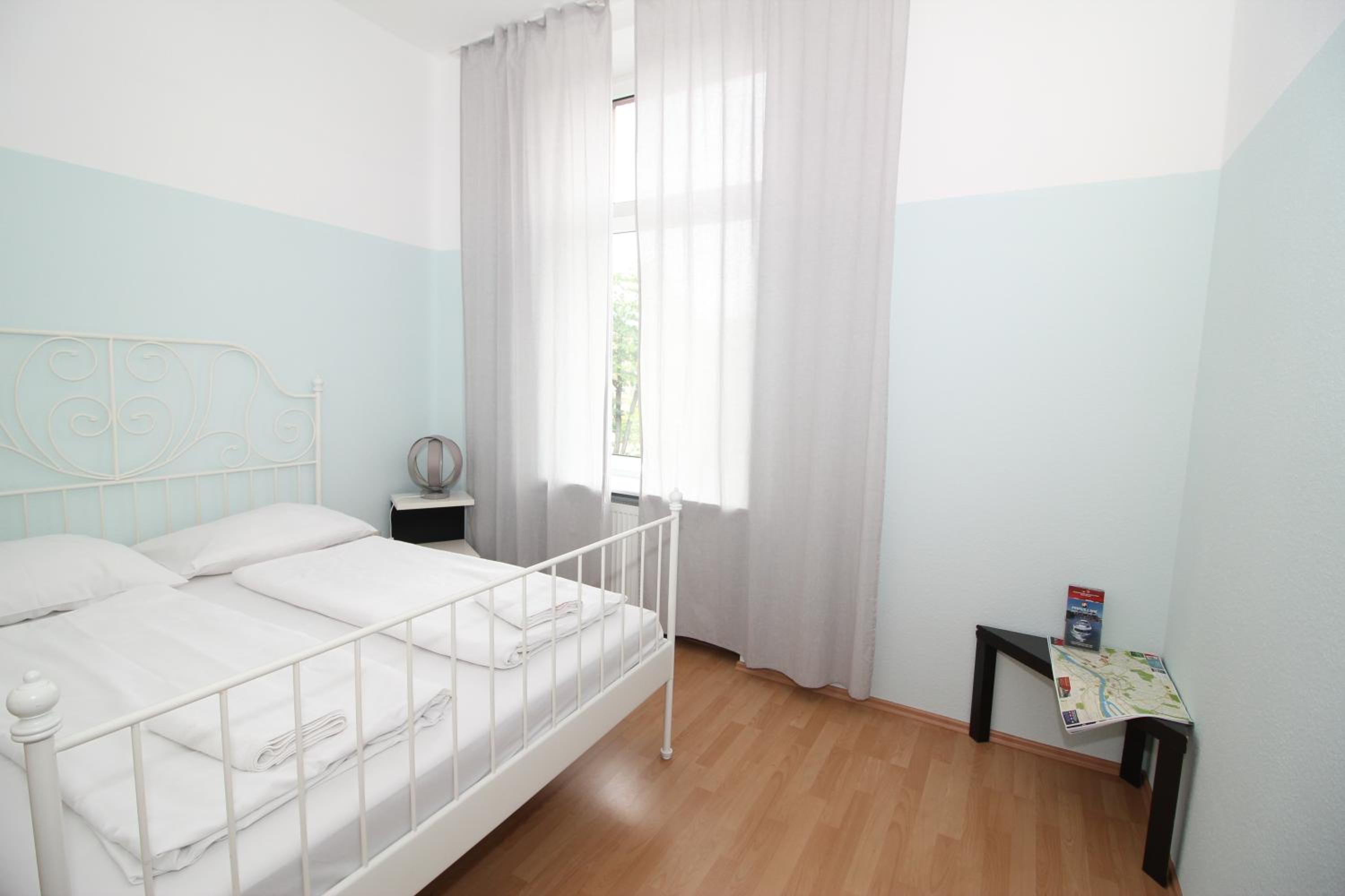 Two-Bedroom Apartment with City View - Photo 9