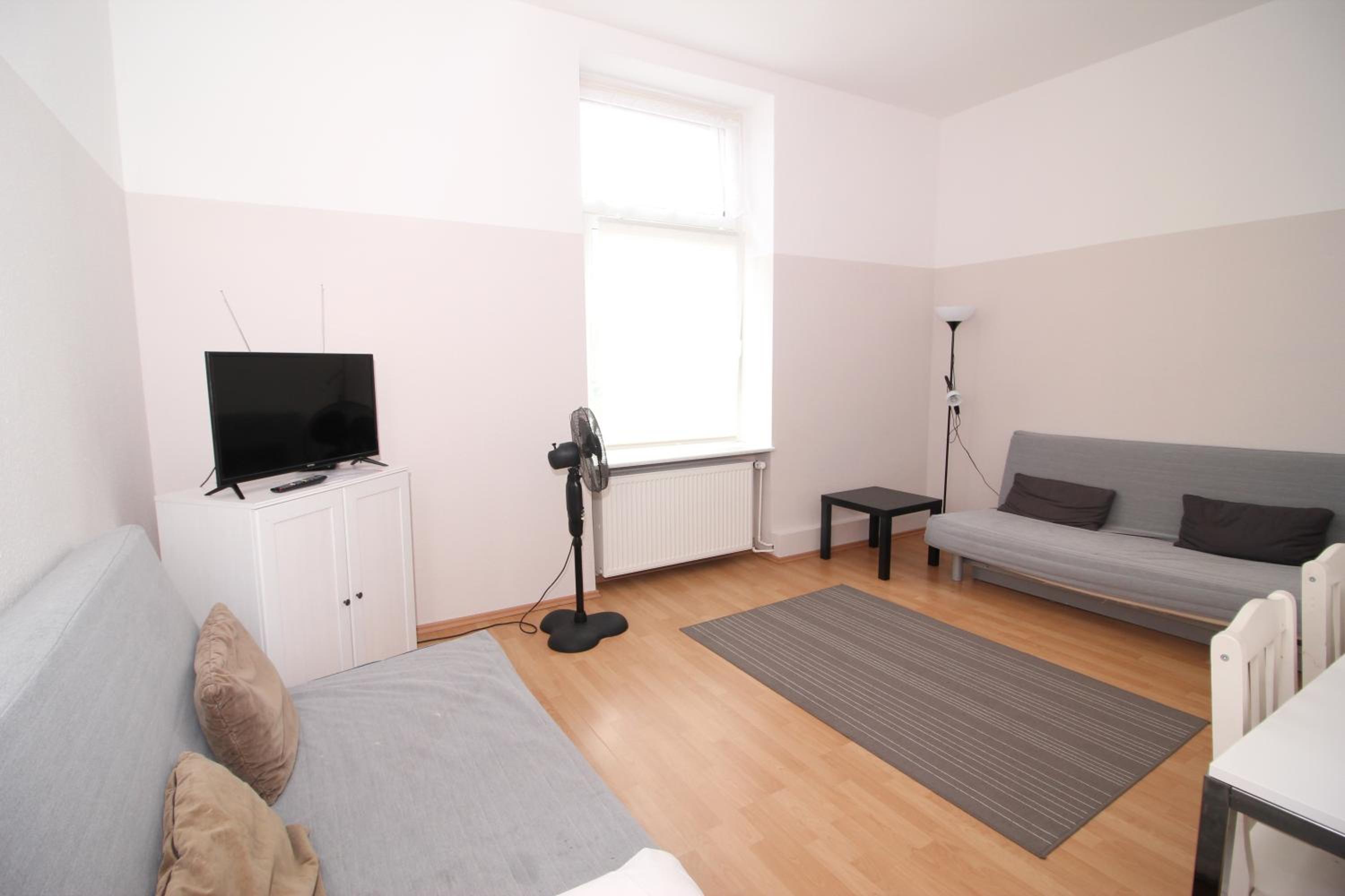 Two-Bedroom Apartment with City View - Photo 4