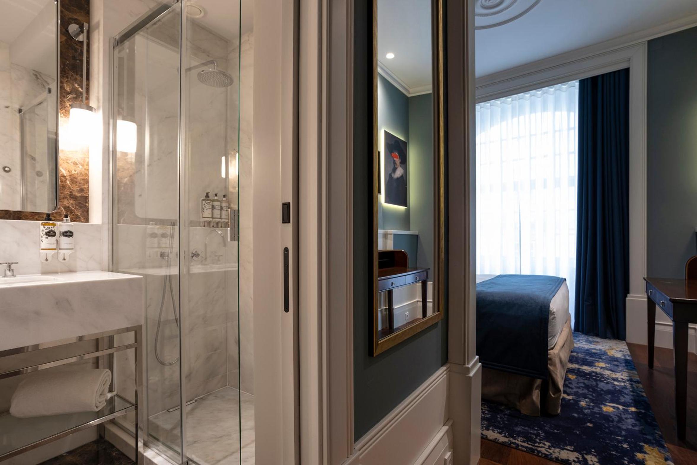 Double or Twin Room - Photo 7