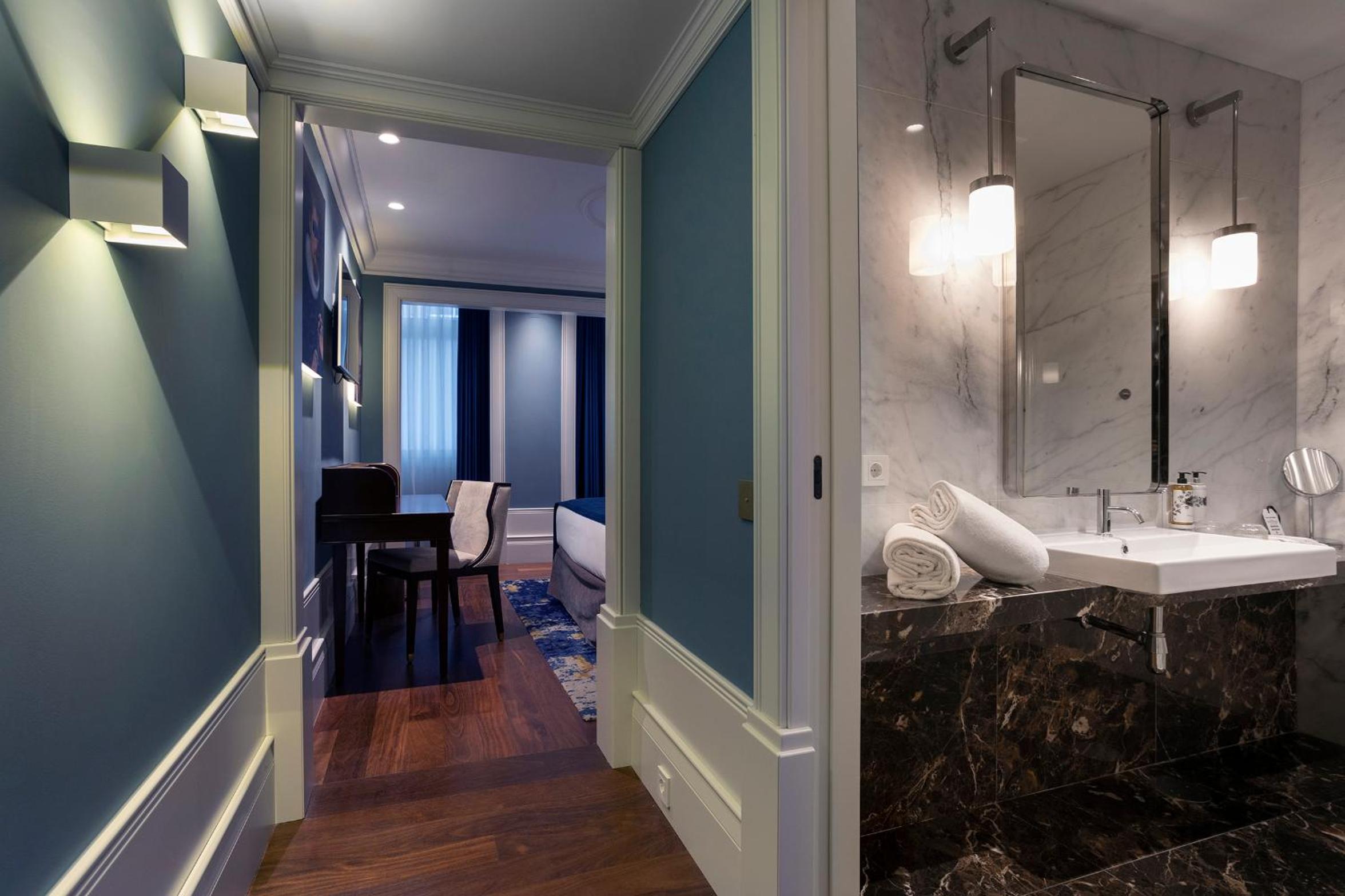 Double or Twin Room - Photo 6