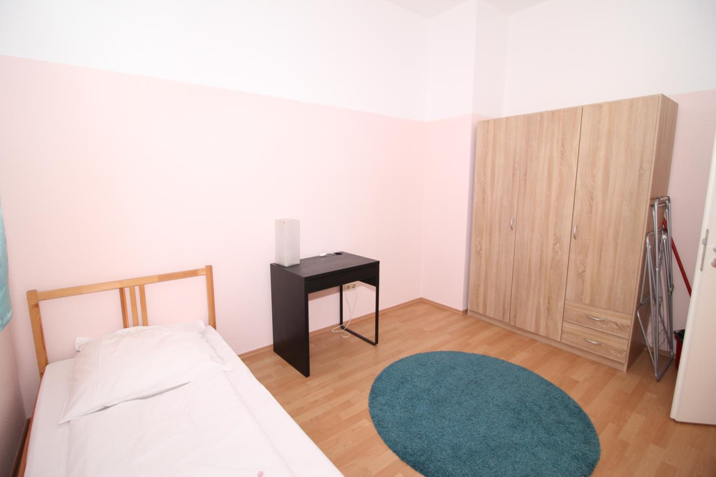 Two-Bedroom Apartment with City View - Photo 7