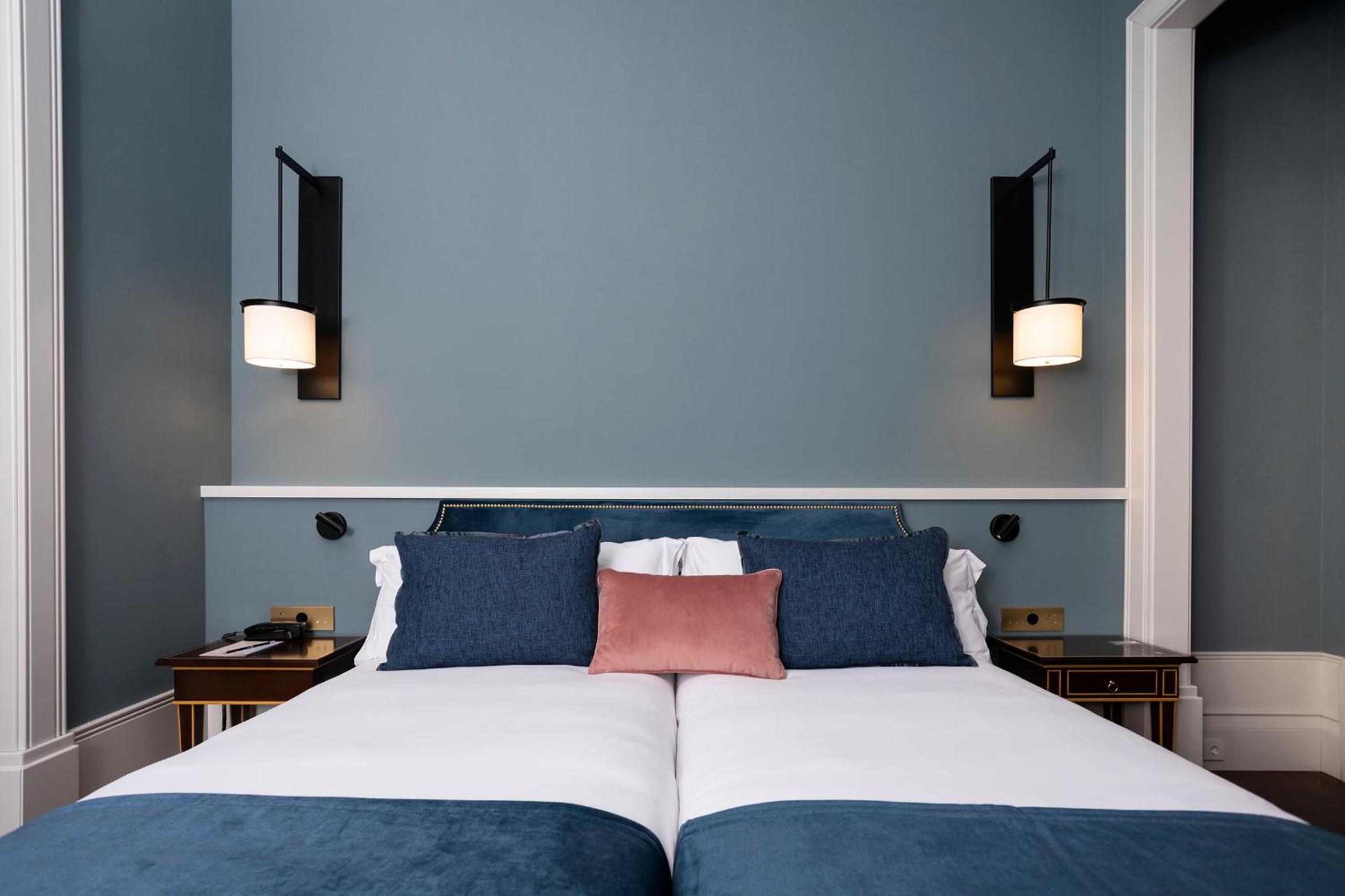 Superior Room with City View - Photo 4
