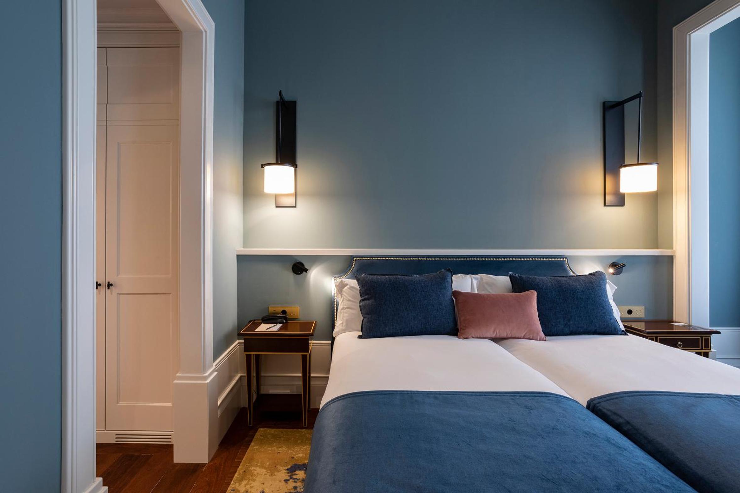 Superior Room with City View - Photo 1