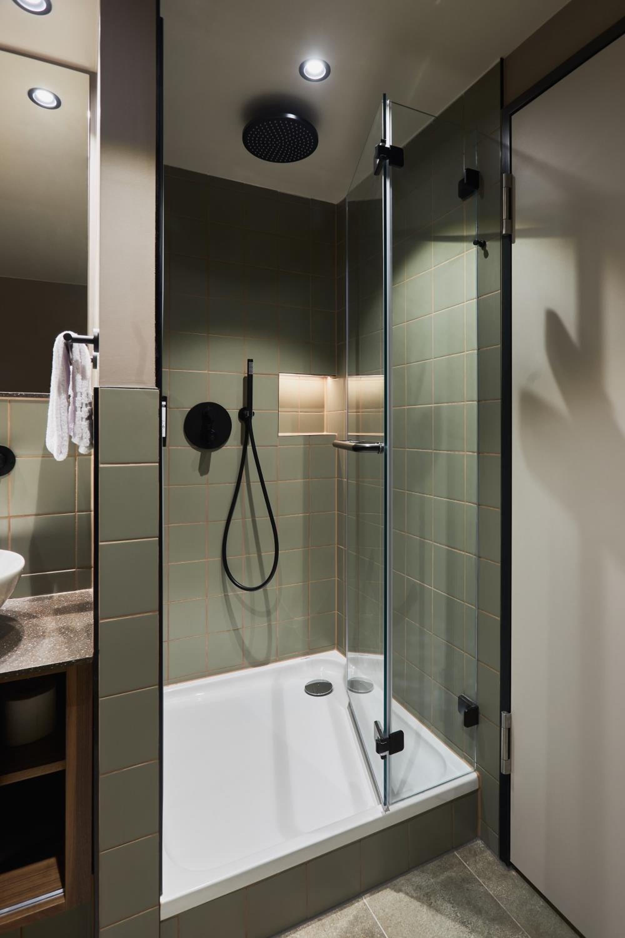 Twin Room with Bath (TWIN) - Photo 5