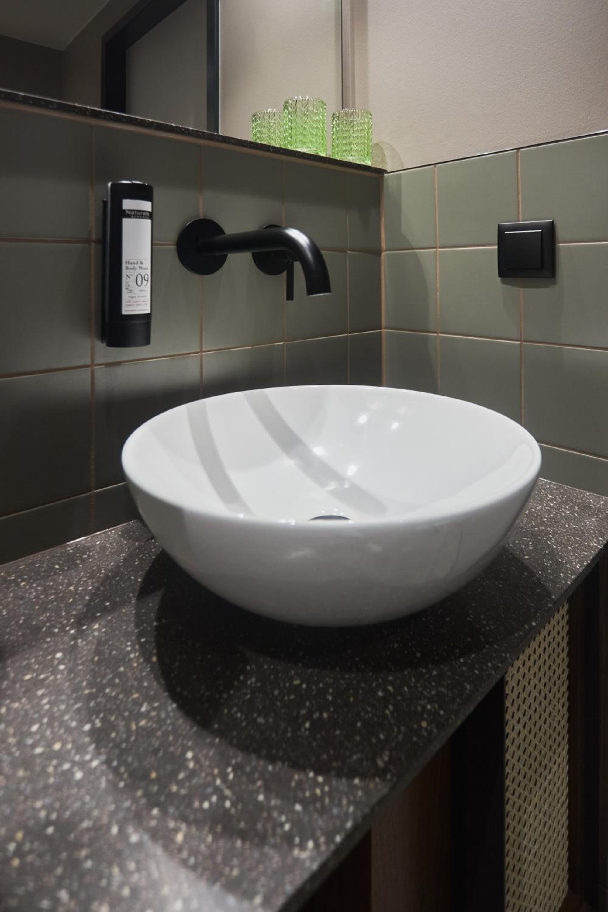 Twin Room with Bath (TWIN) - Photo 4