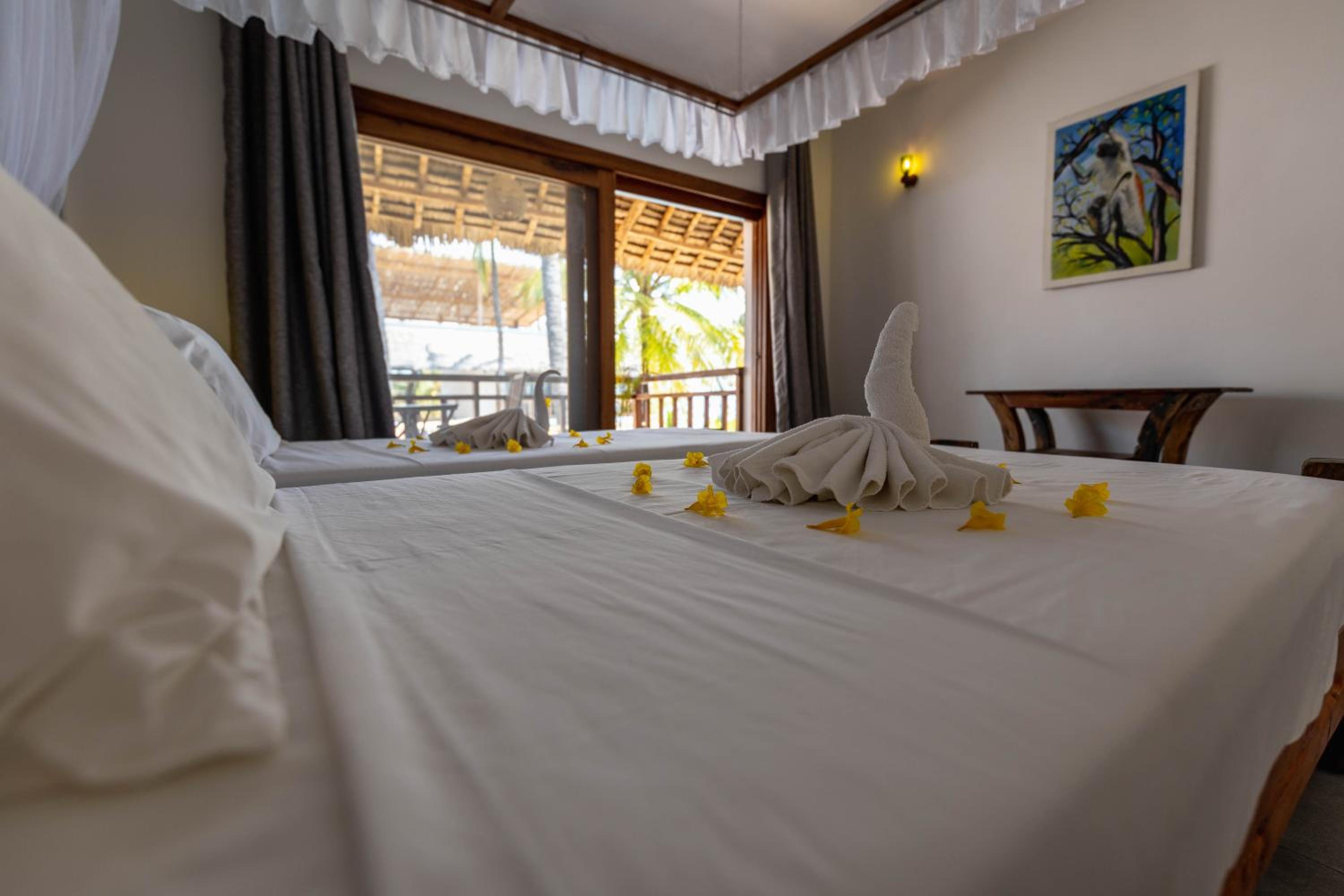 Double or Twin Room with Pool View - Photo 4
