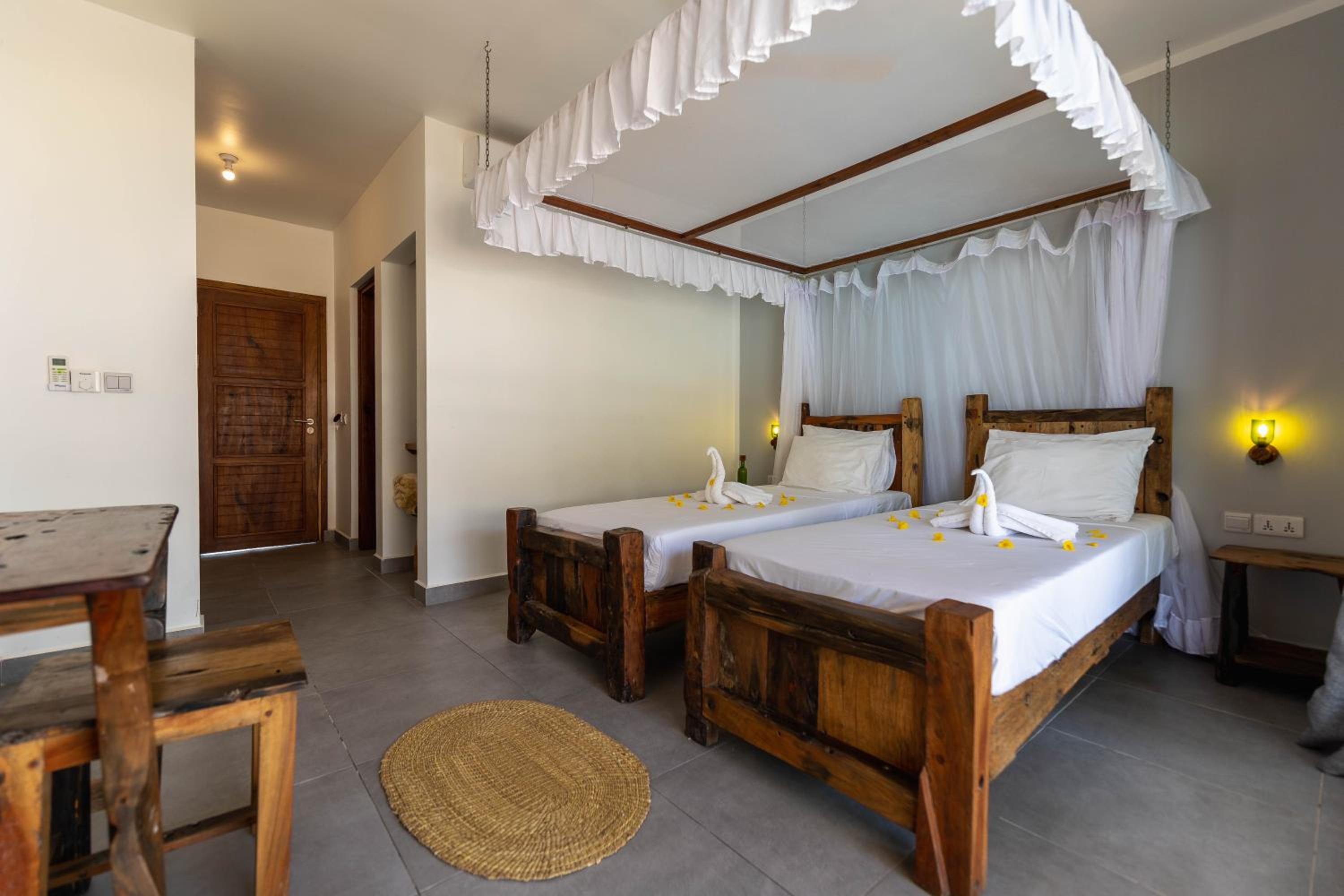 Double or Twin Room with Pool View - Photo 1