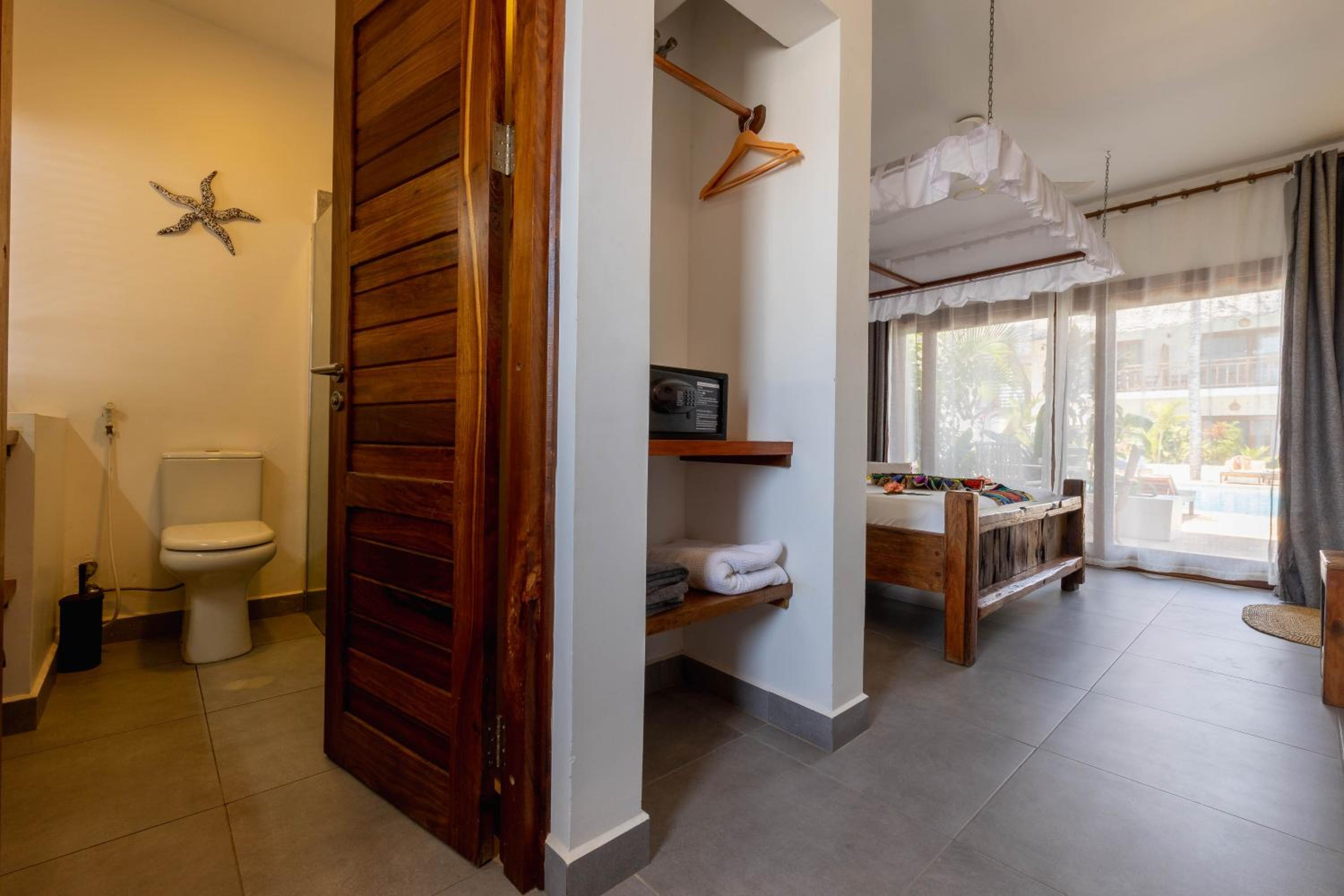 King Room with Pool View - Photo 2