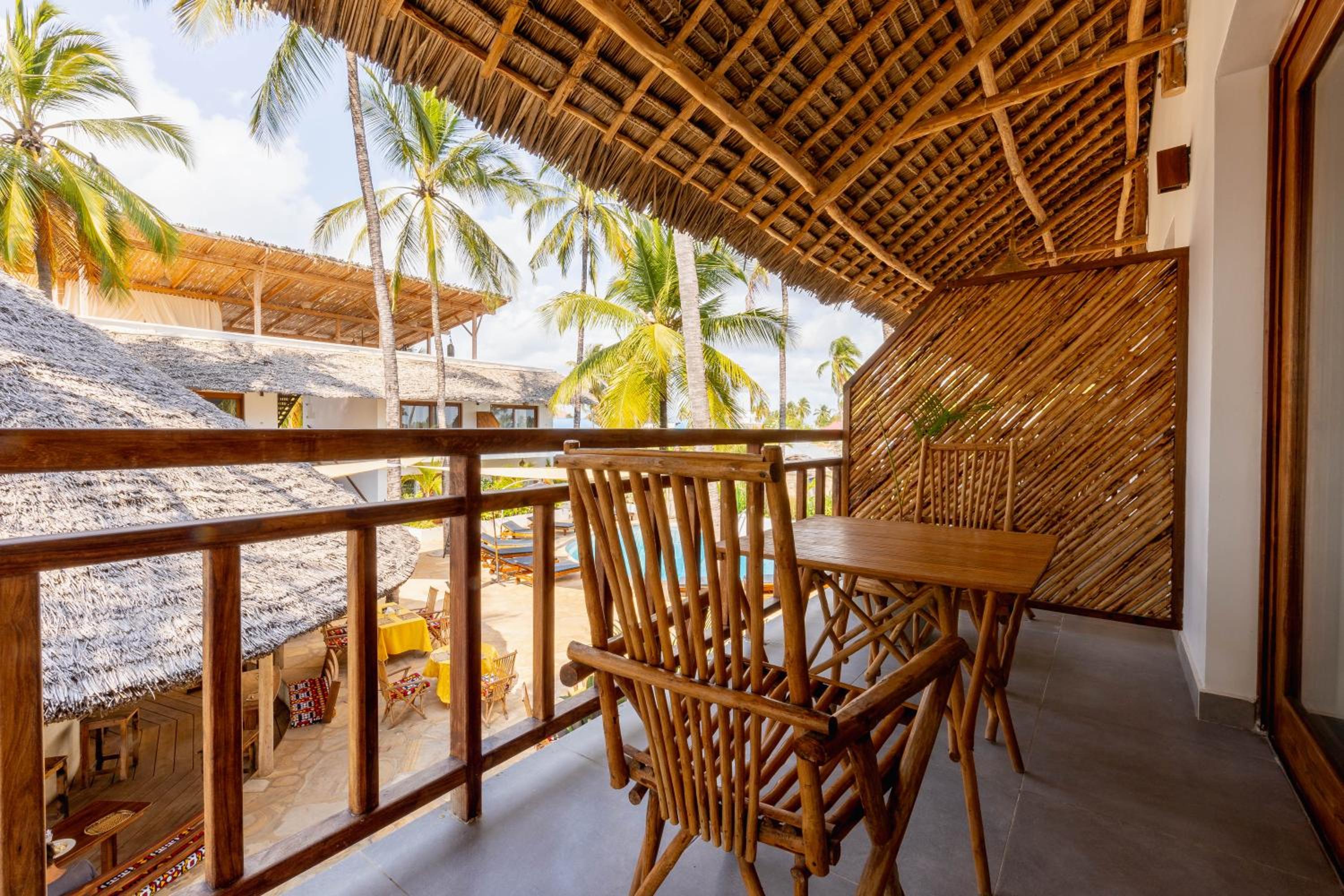 King Room with Pool View - Photo 4