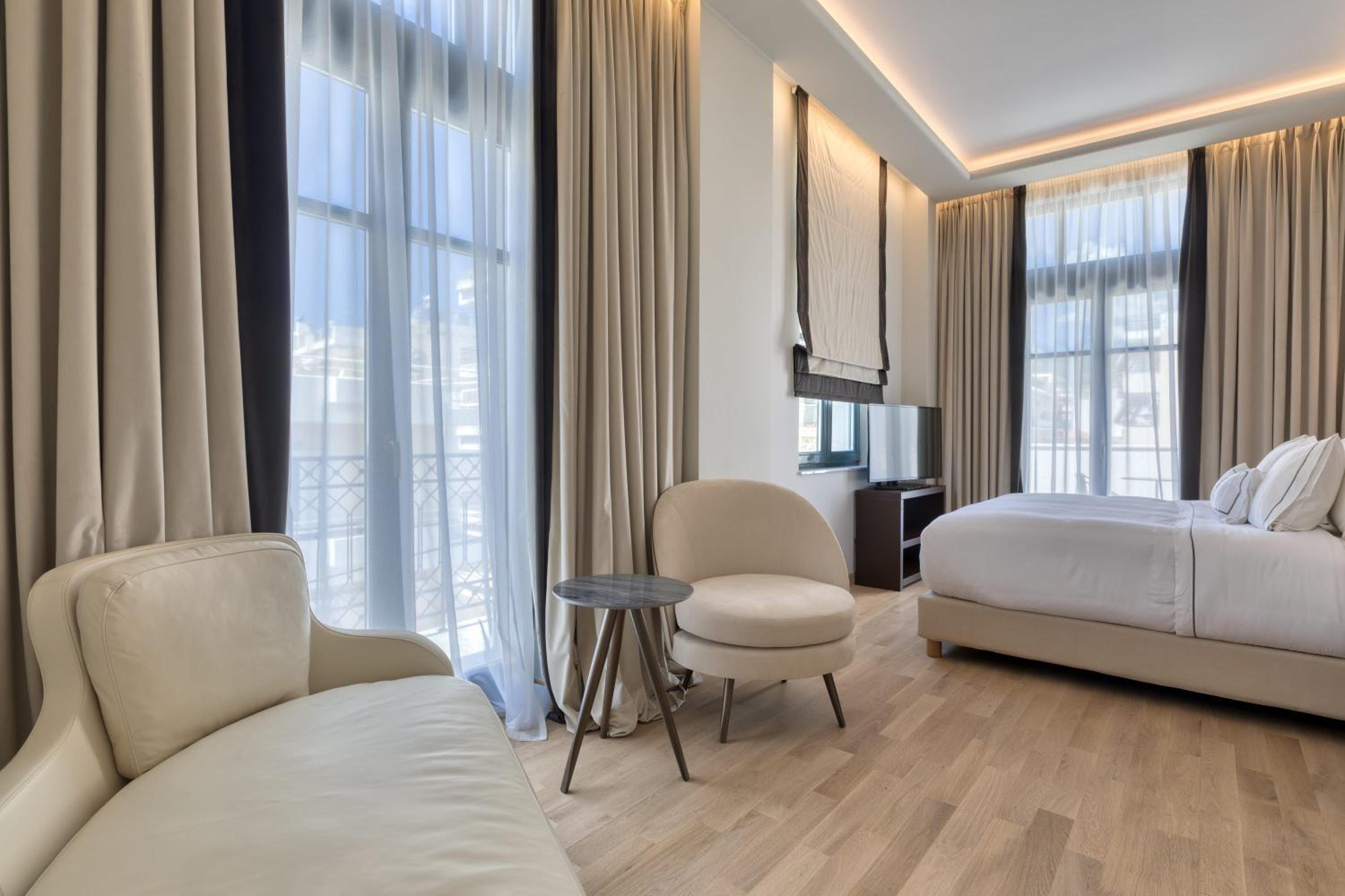 Junior Suite City View - Photo 1