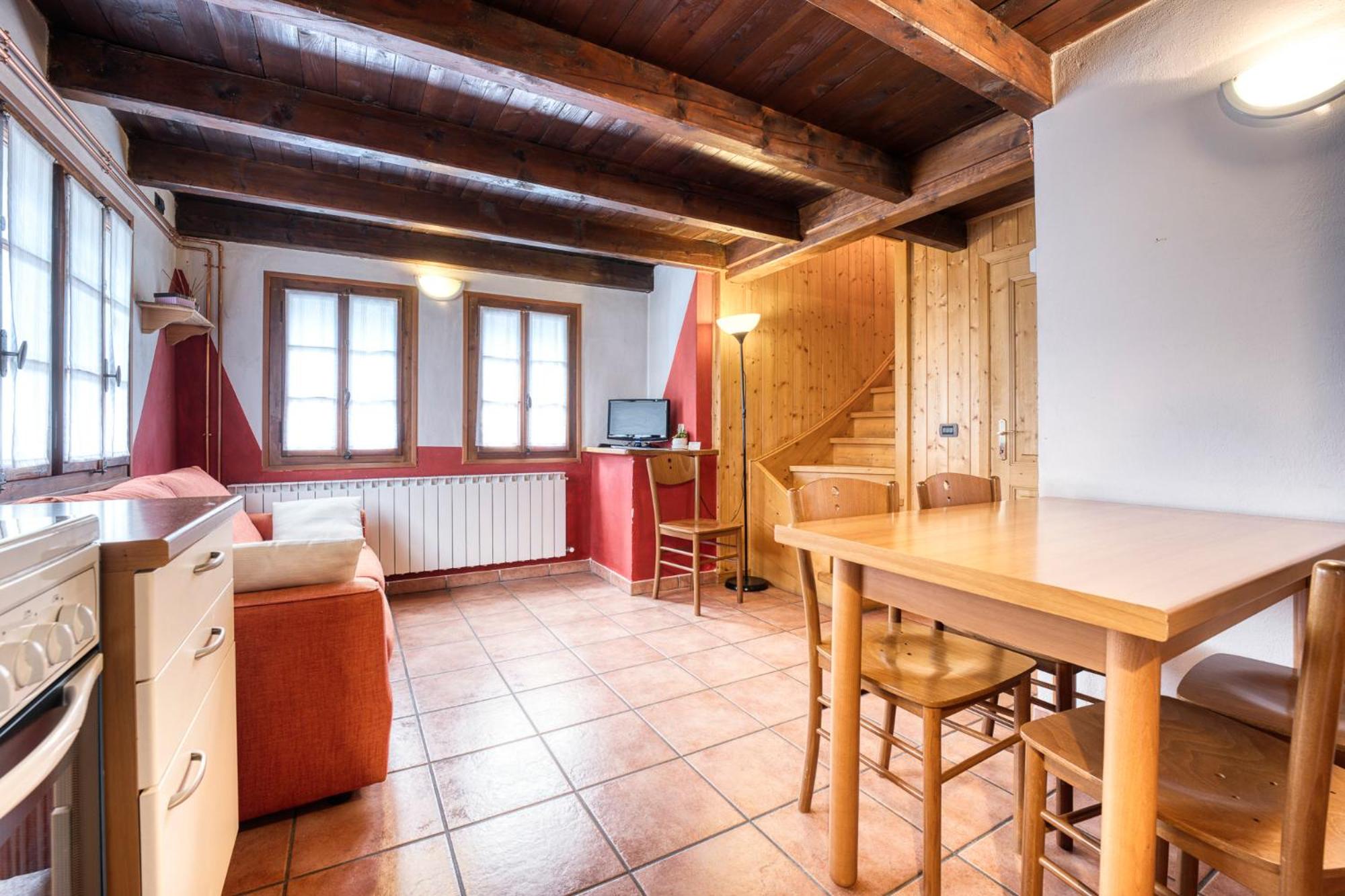 Maisonette photo 1