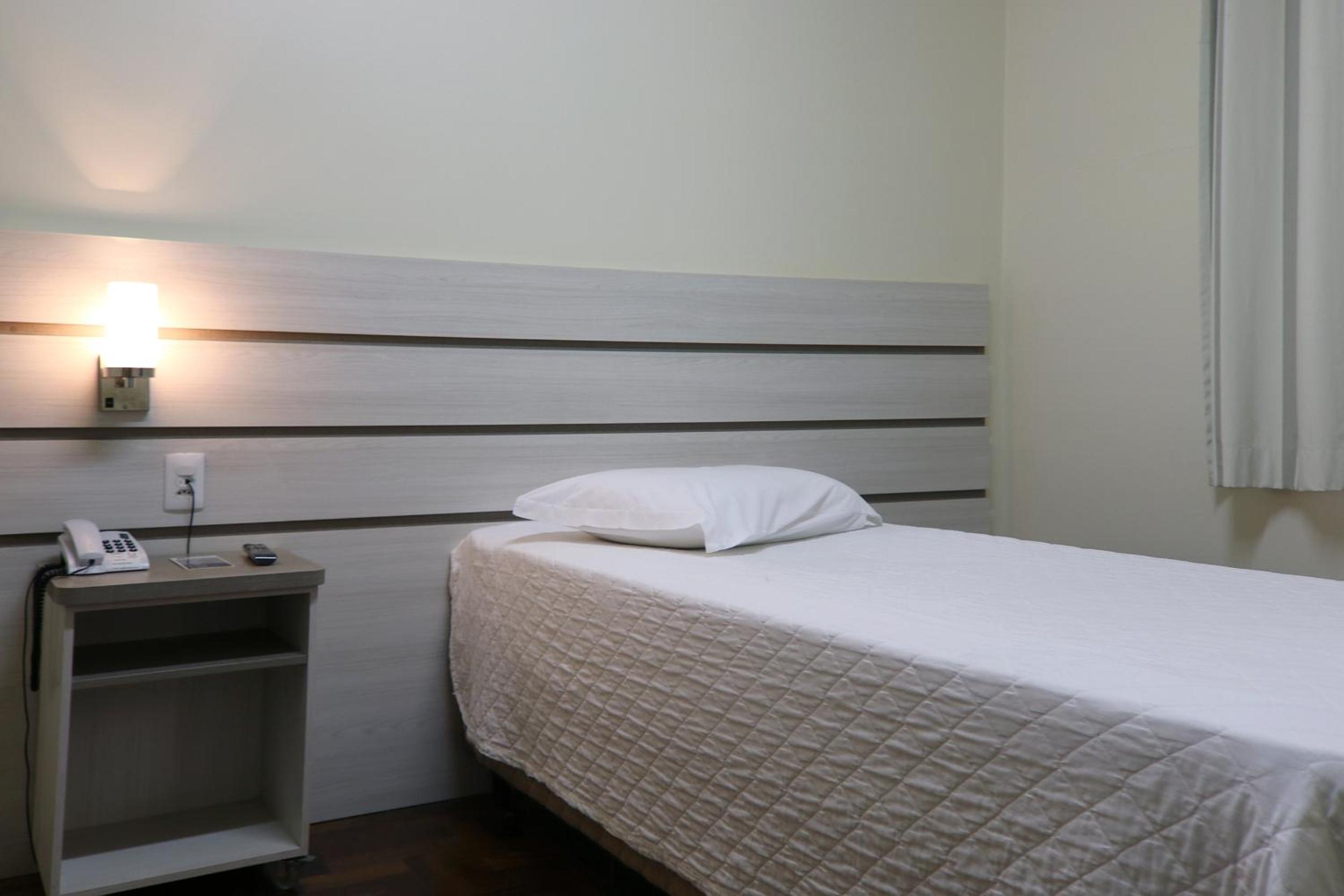 Standard Twin Room - Photo 4