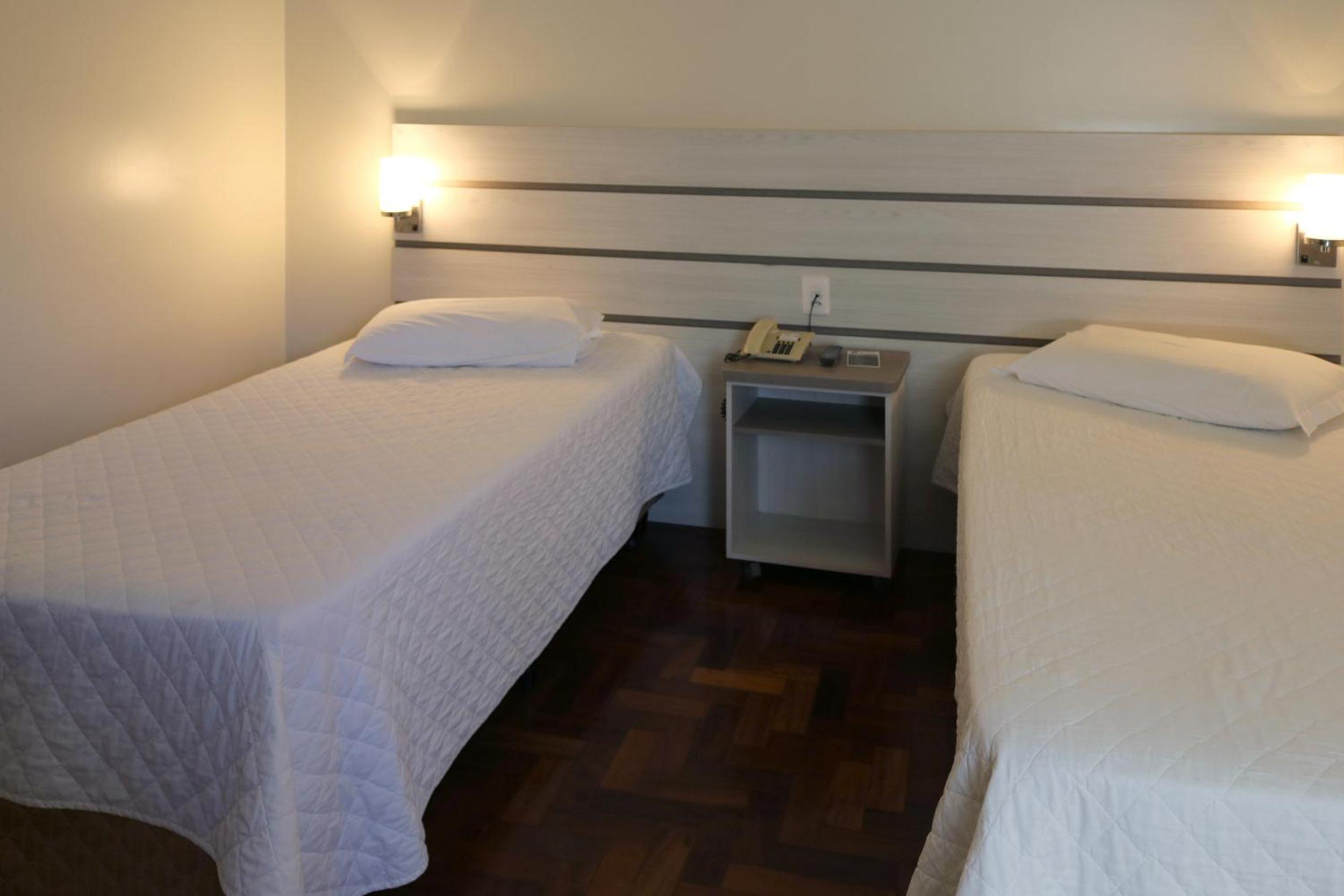 Standard Twin Room - Photo 2