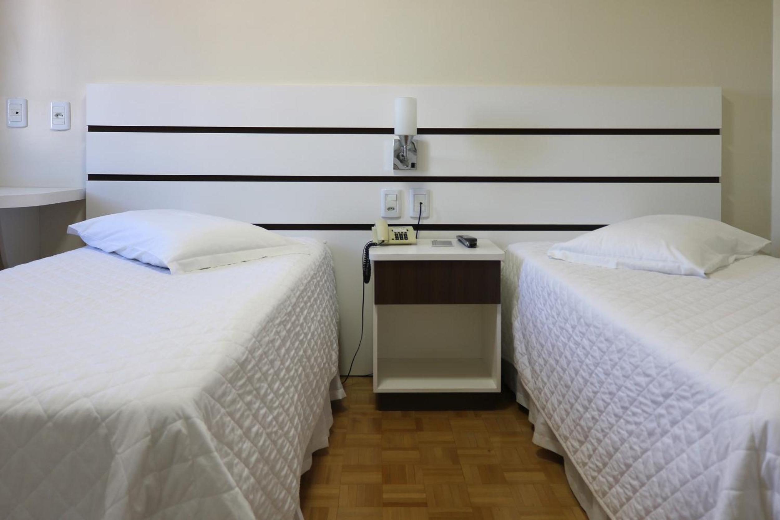 Standard Twin Room - Photo 3