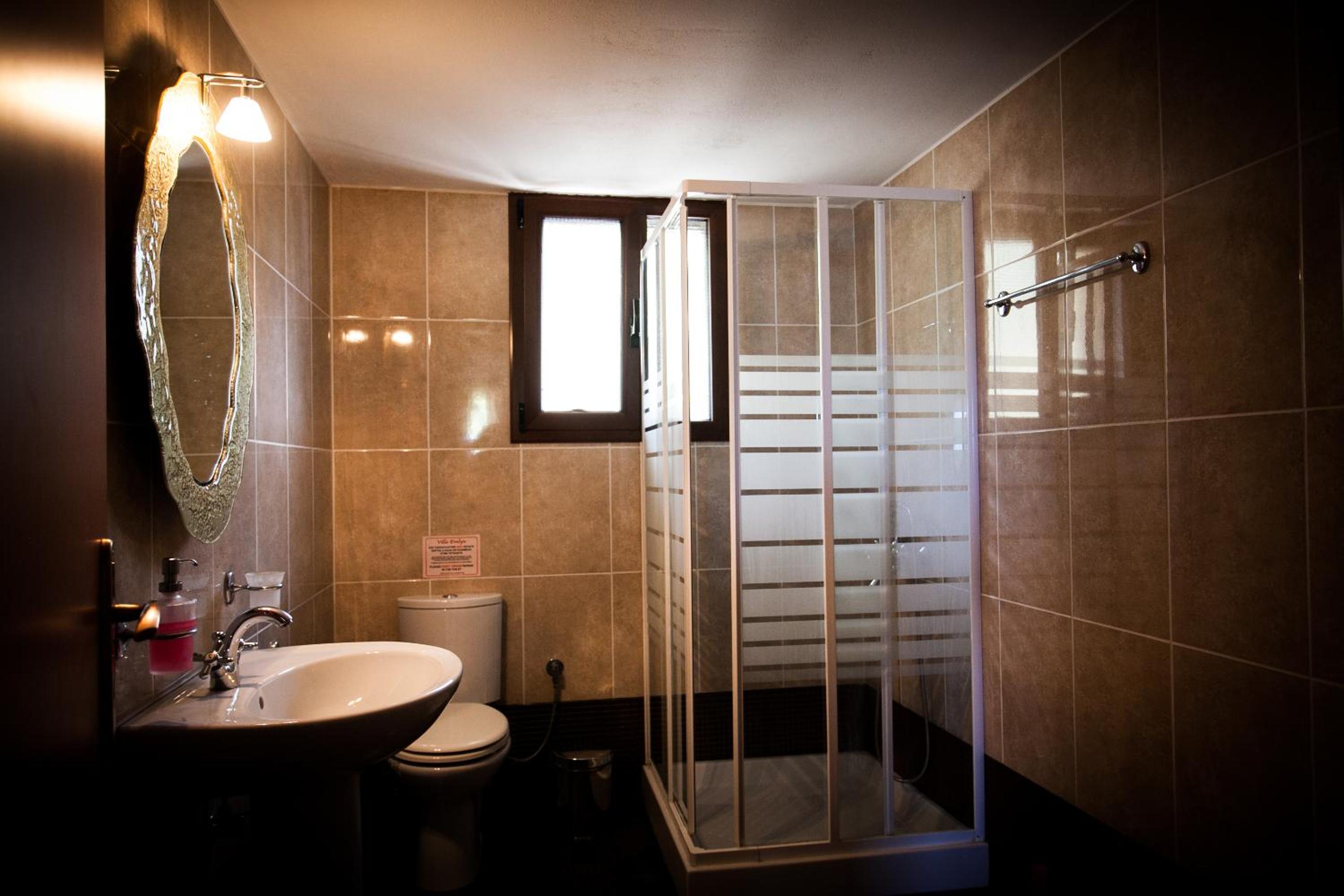 One-Bedroom Apartment (2 Adults + 2 Children) photo 3