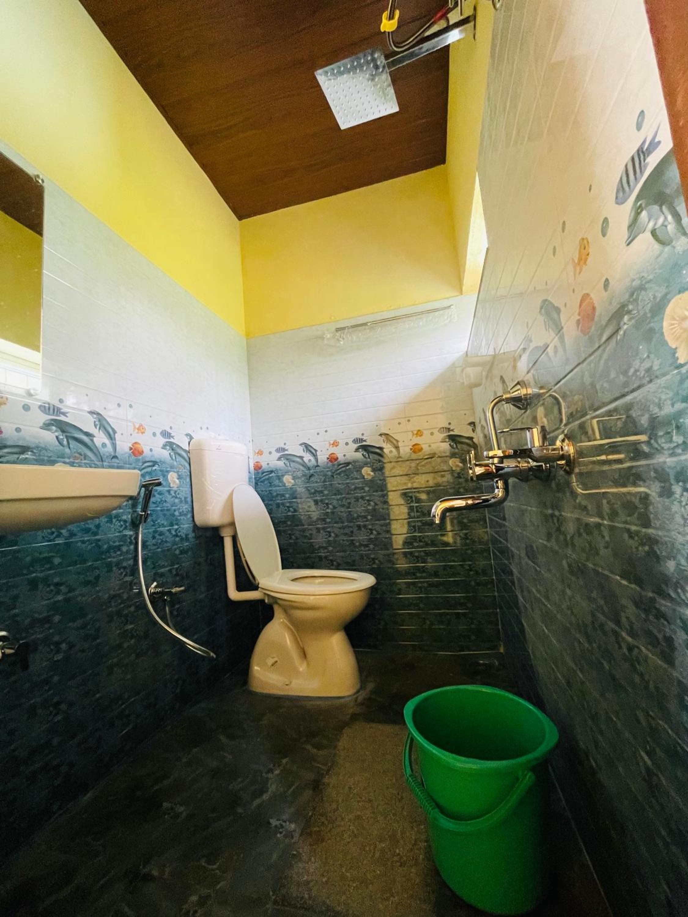 Family Room with Private Bathroom photo 2