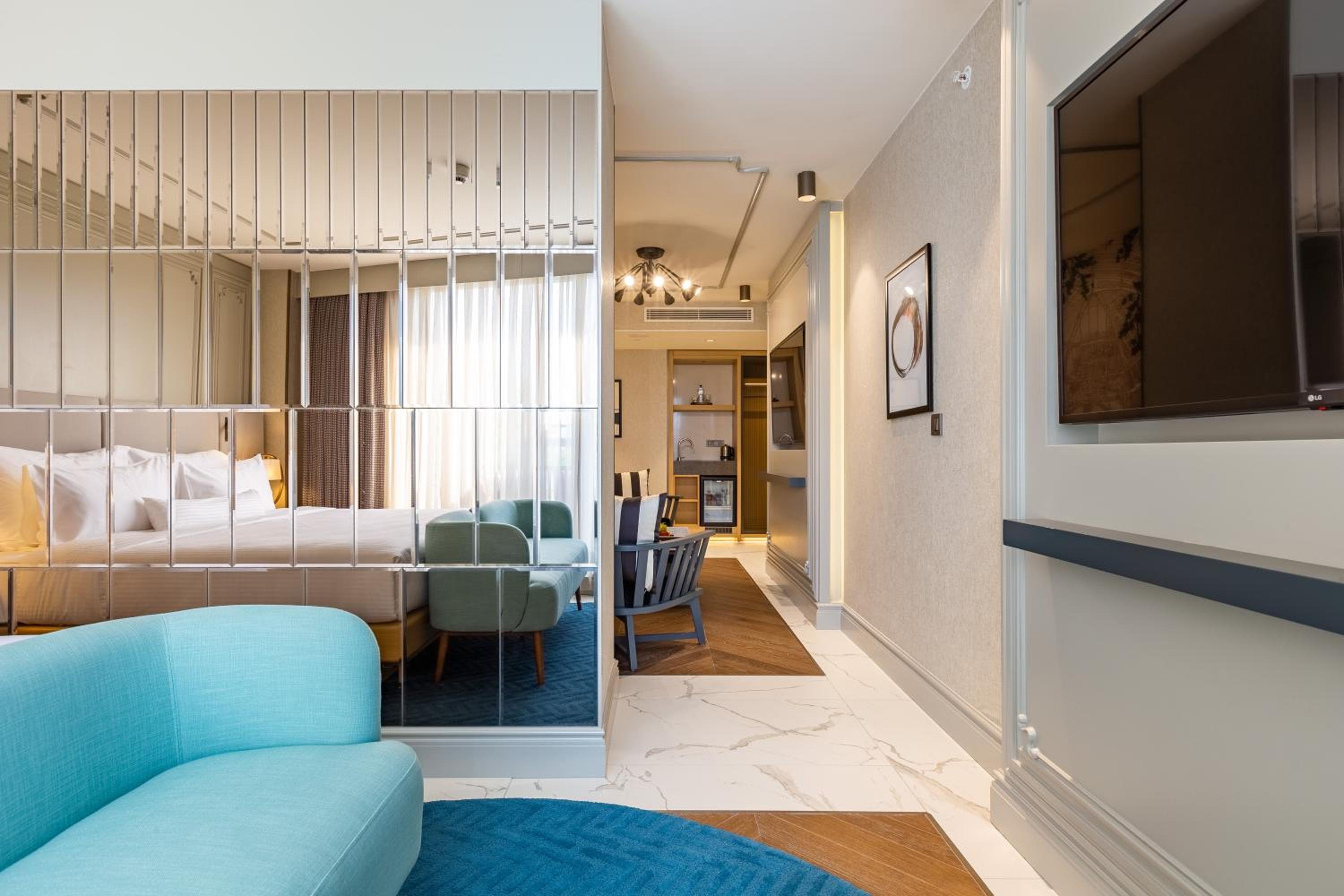 Junior Suite with Terrace and Bathtub photo 3