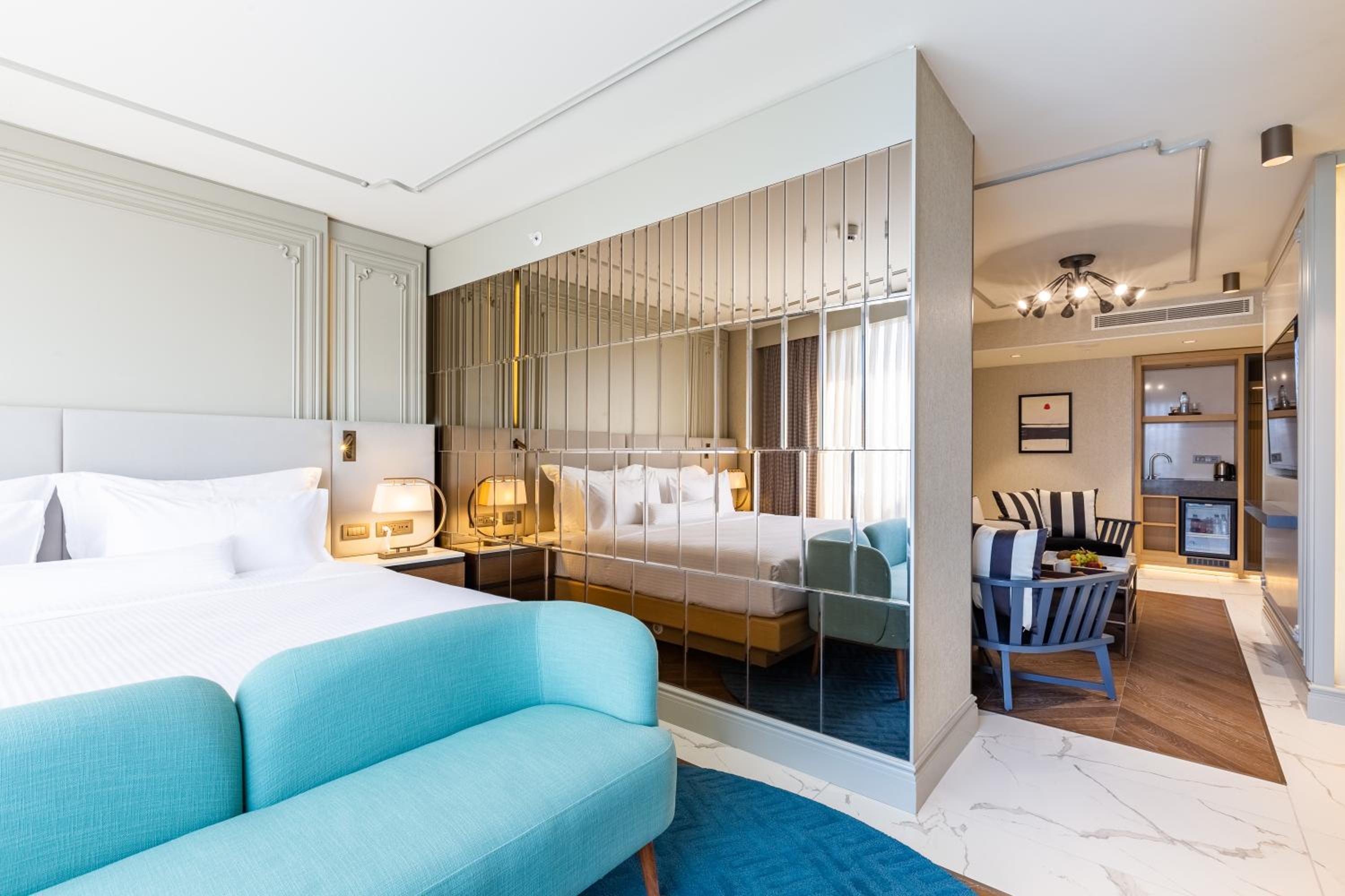 Junior Suite with Terrace and Bathtub photo 2