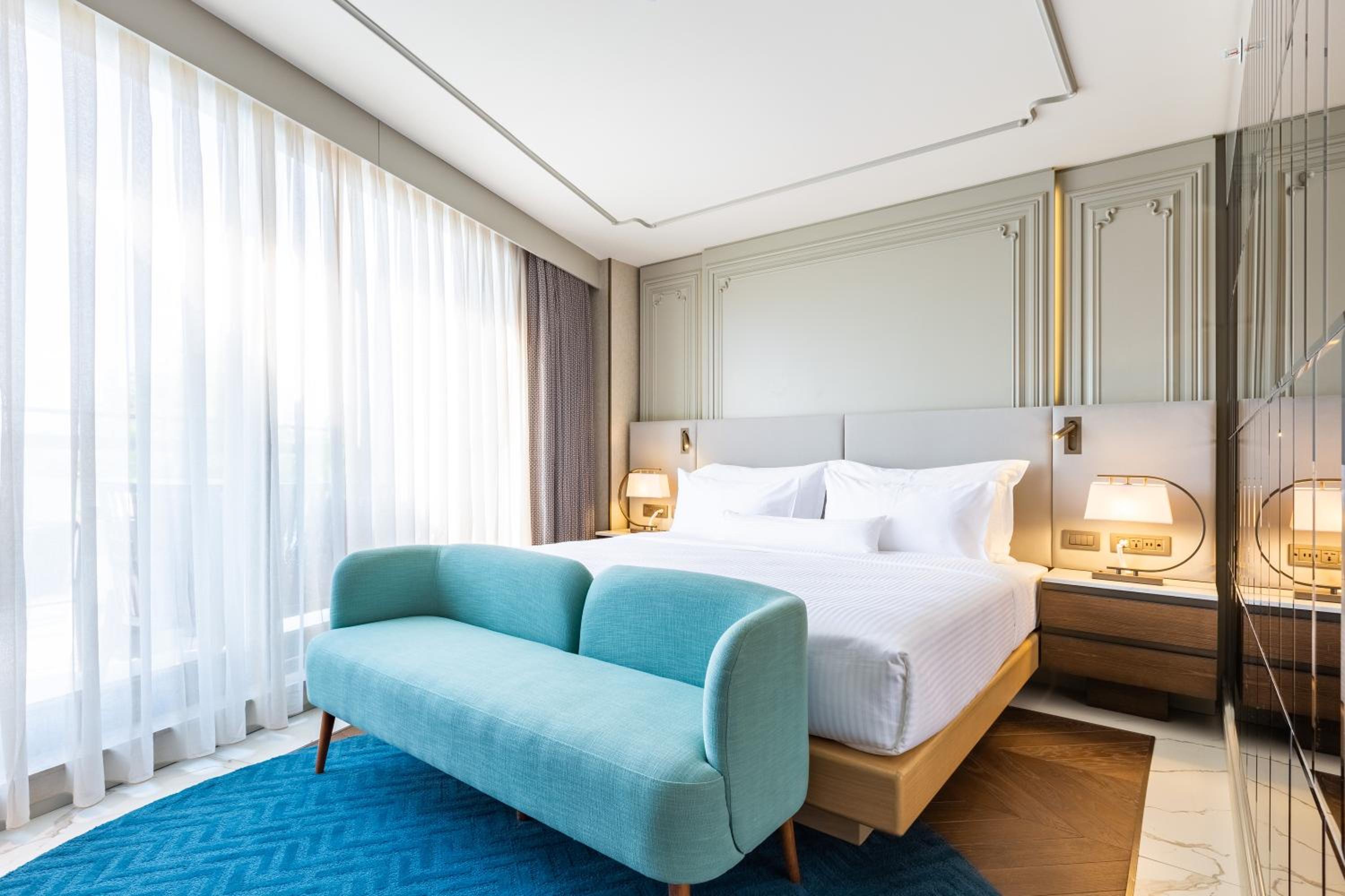 Junior Suite with Terrace and Bathtub