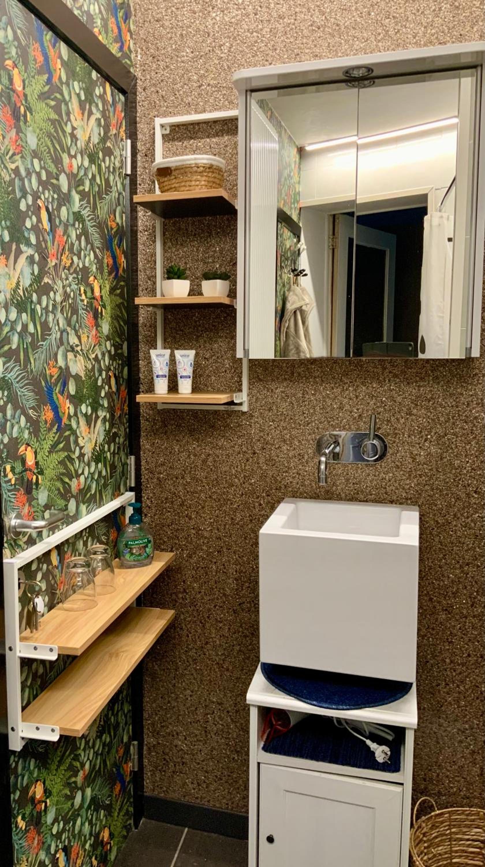 Apartment with Shower - Photo 10