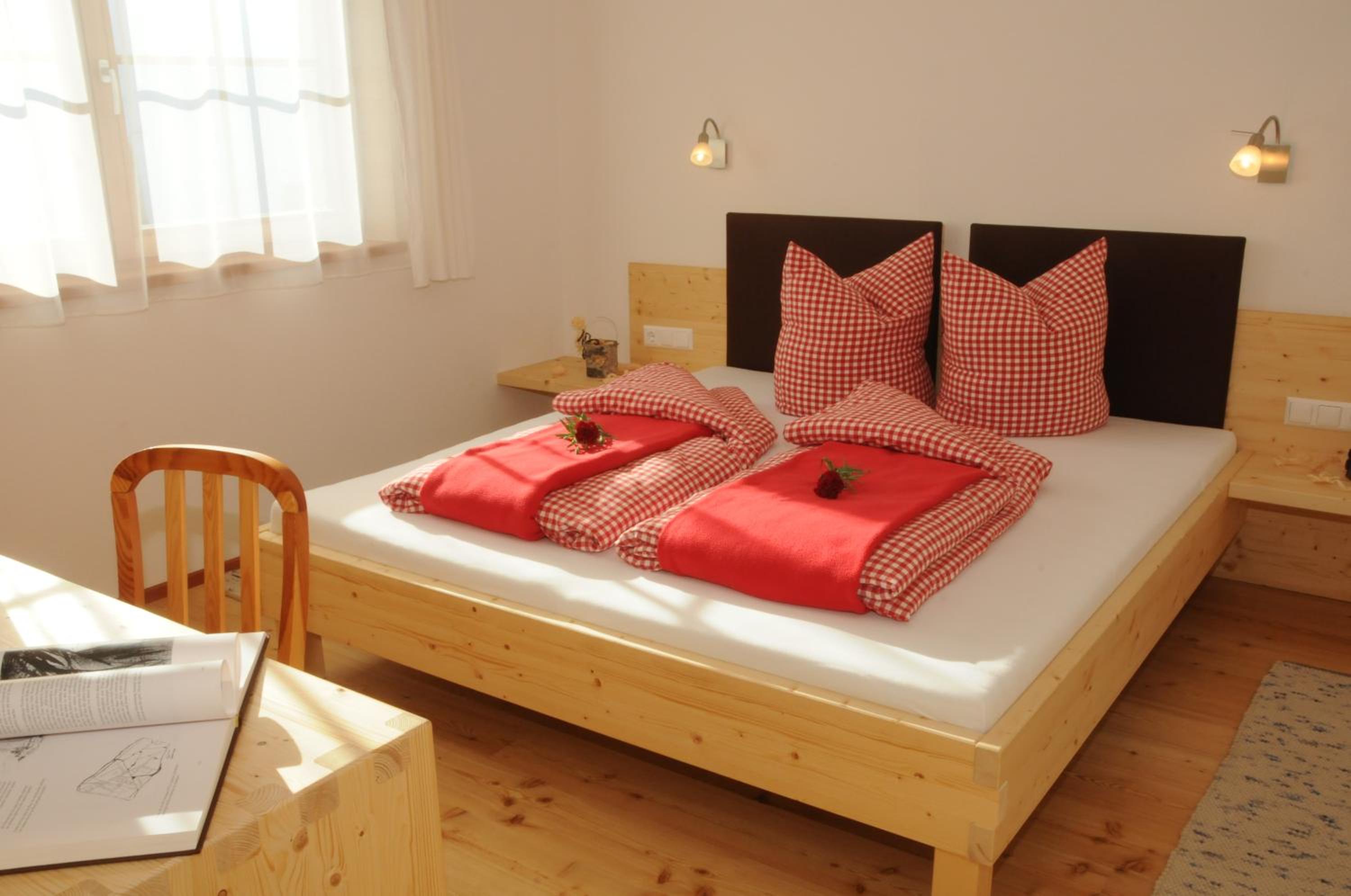 One-Bedroom Apartment with Terrace and Mountain View