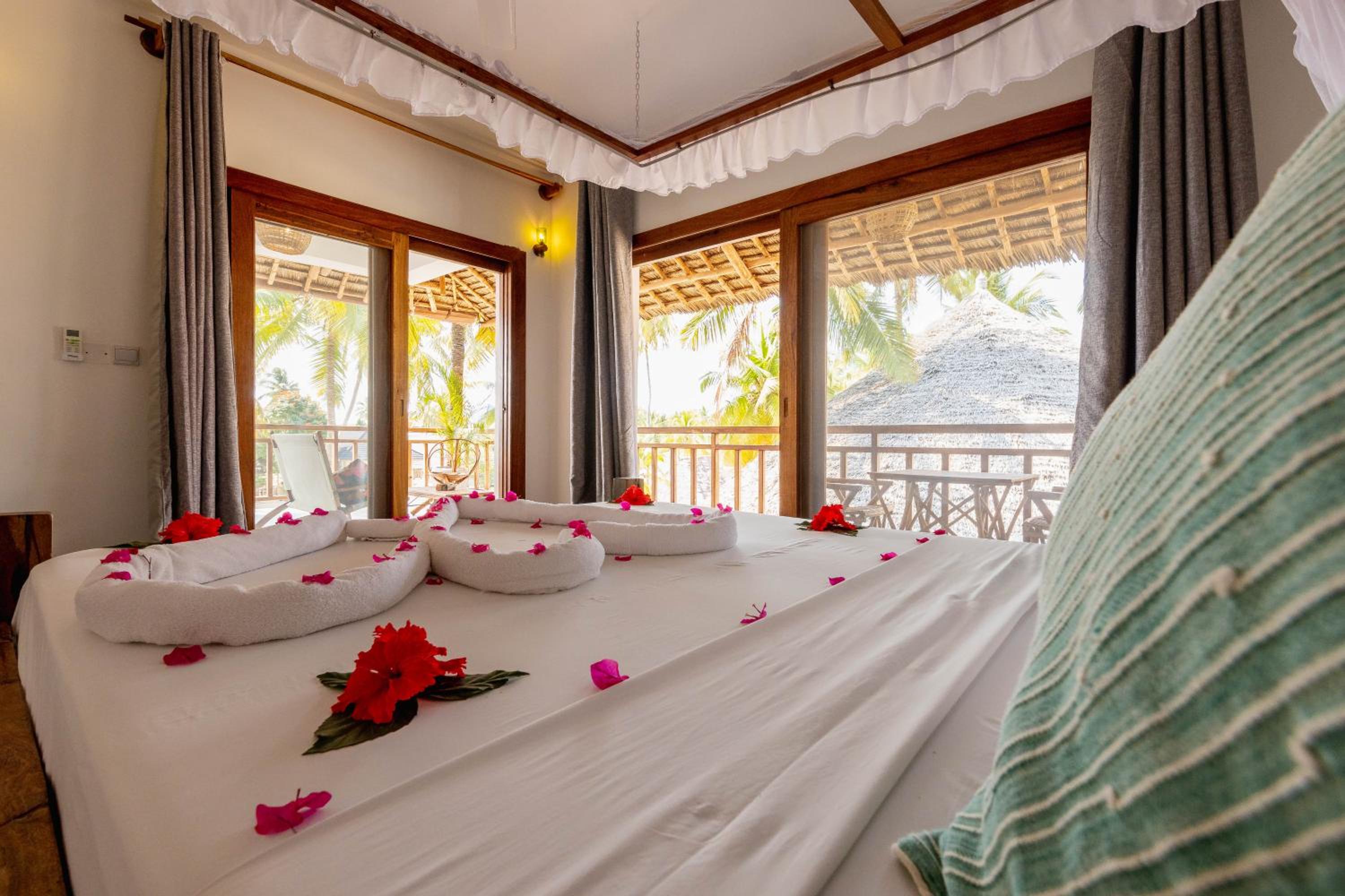 Family Suite with Balcony - Photo 1