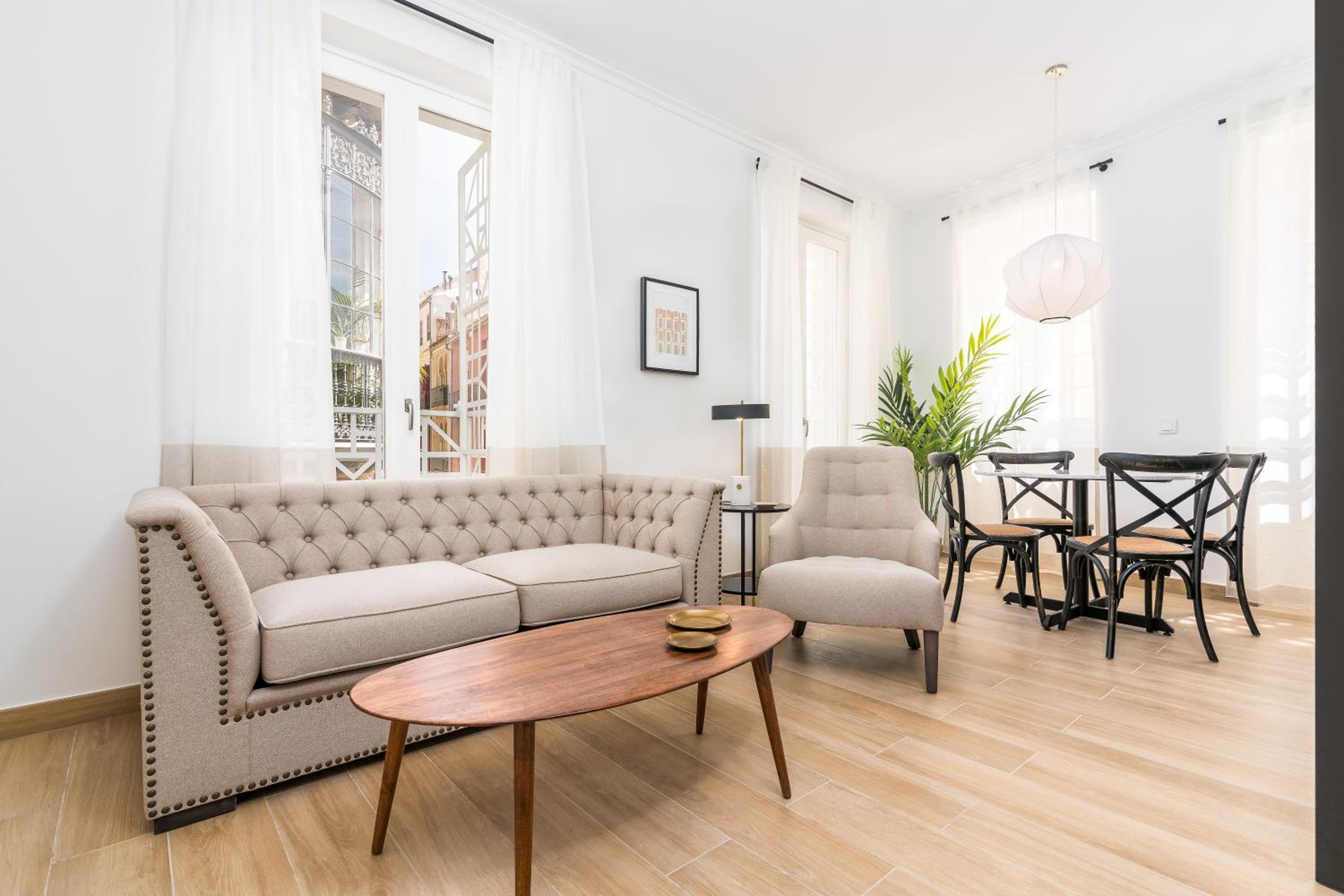 Apartamento de una habitación con balcón