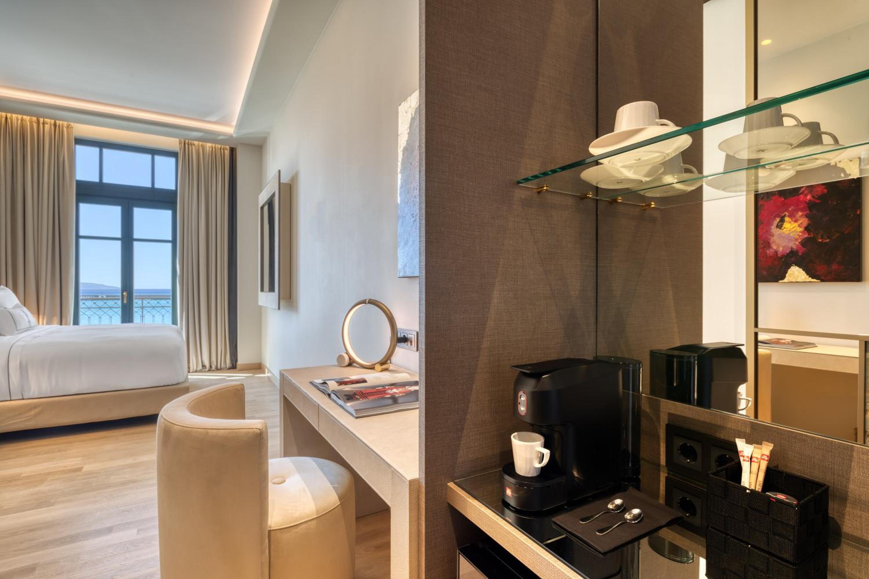 Deluxe Double Room with Sea View - Photo 4