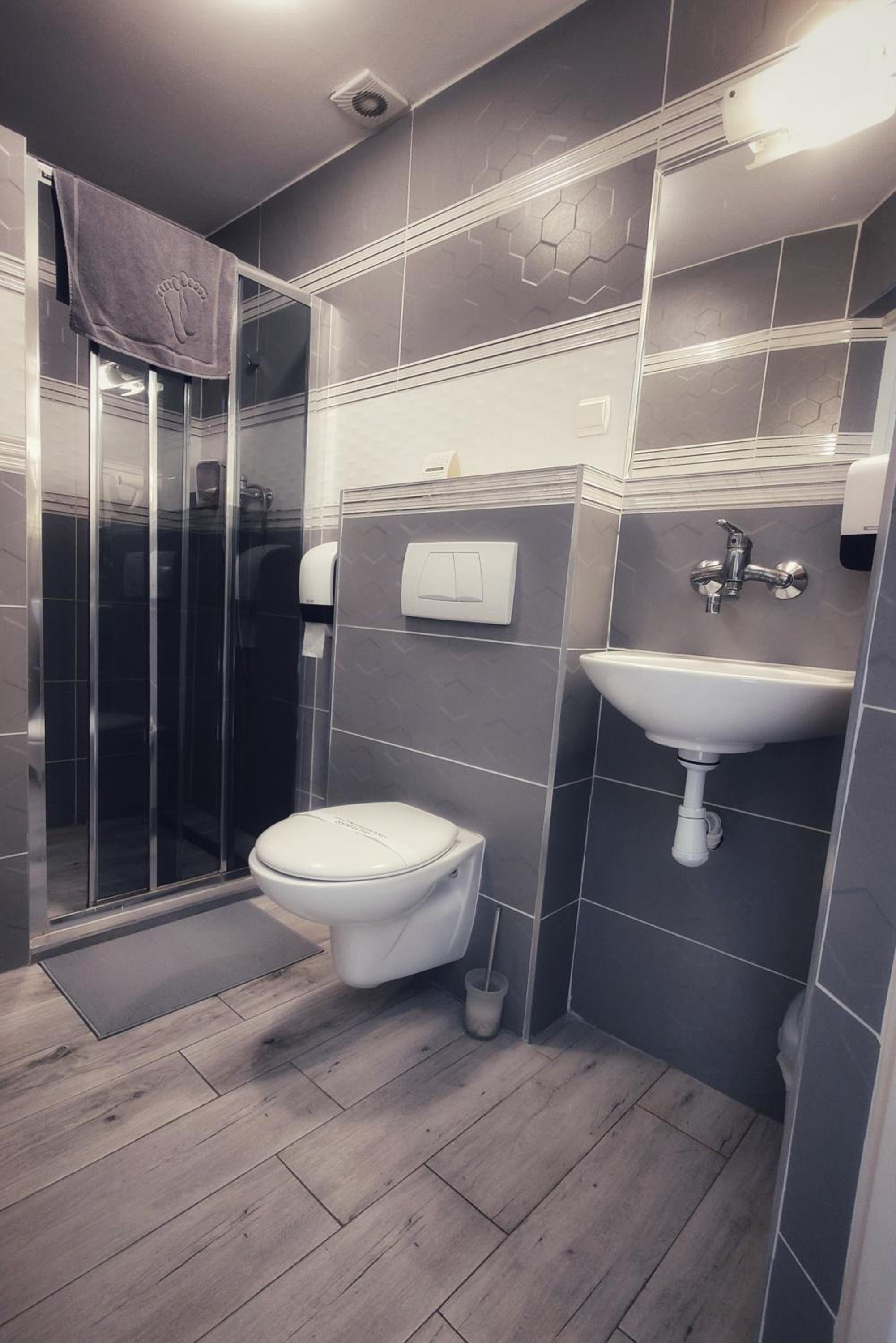 Triple Room - Photo 6
