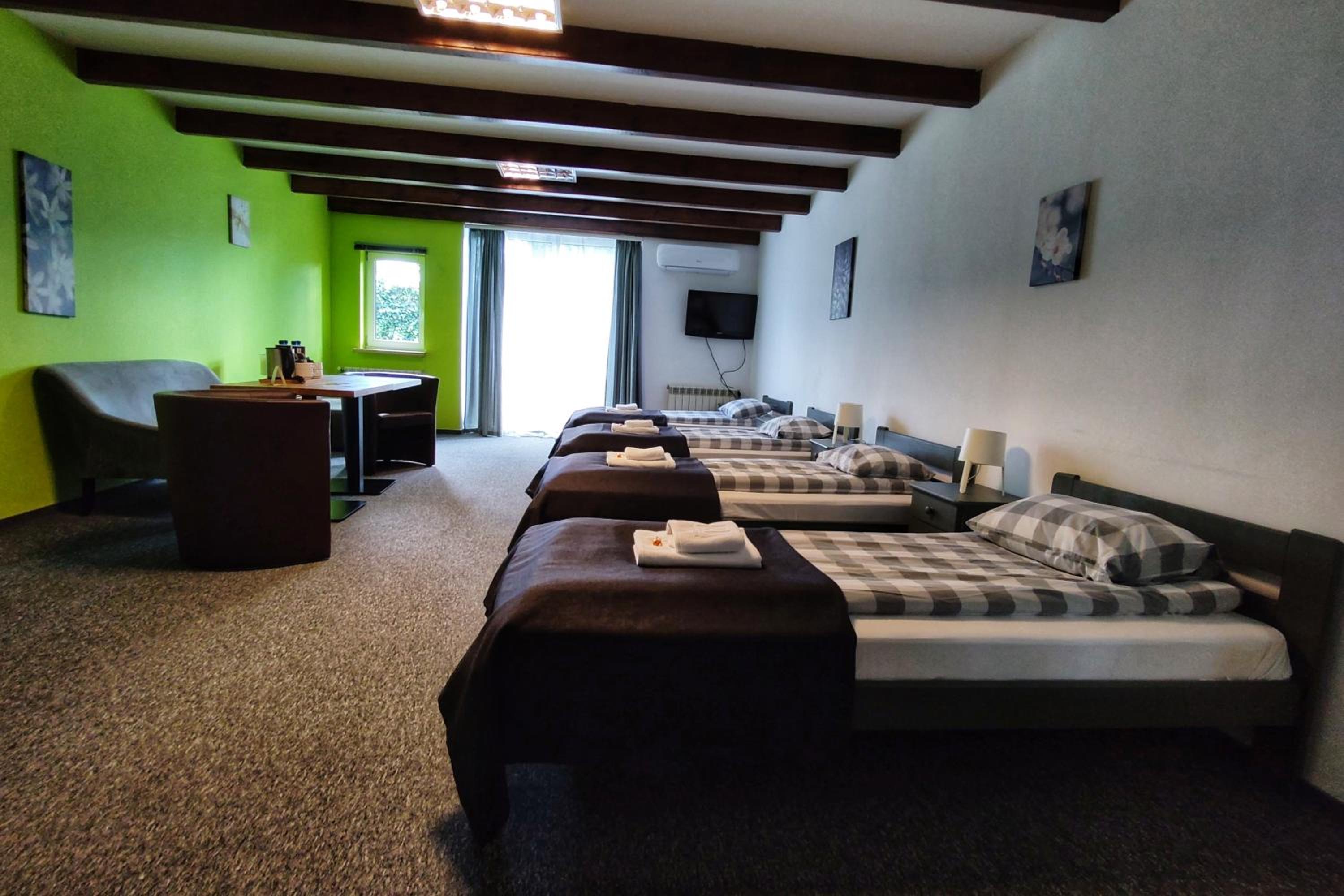 Quadruple Room - Photo 1