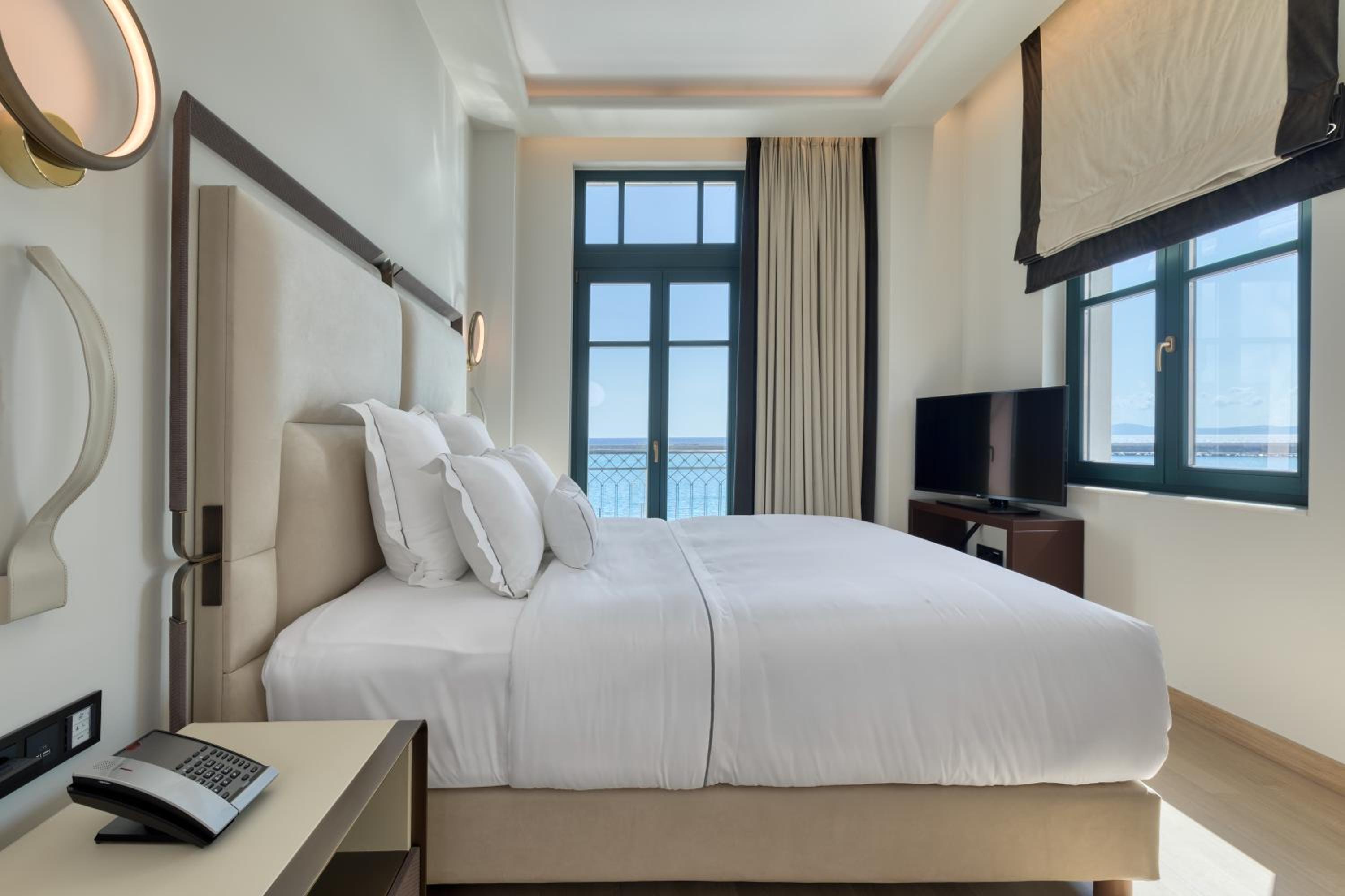 Junior Suite with Sea View - Photo 2