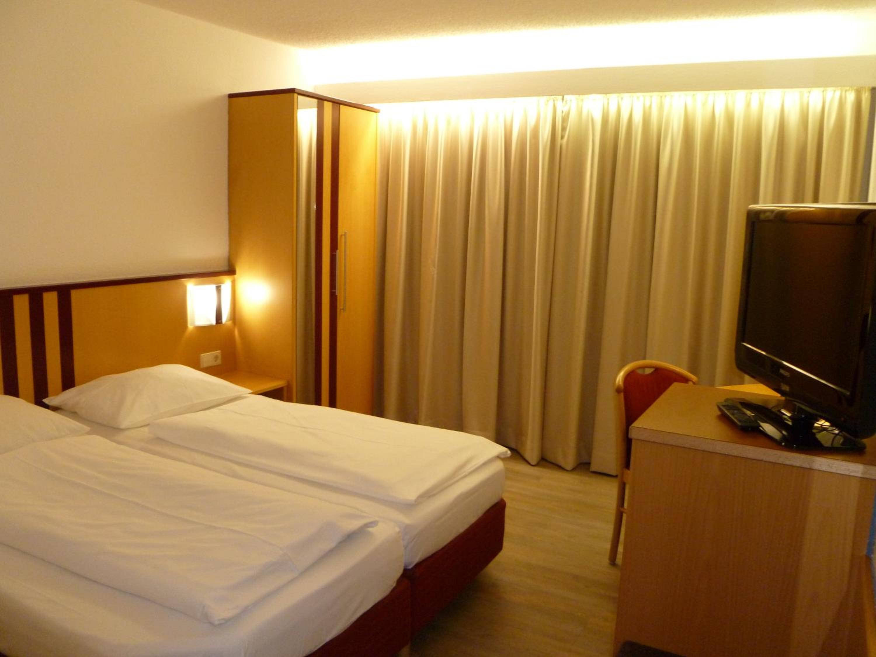 Double Room - Photo 7