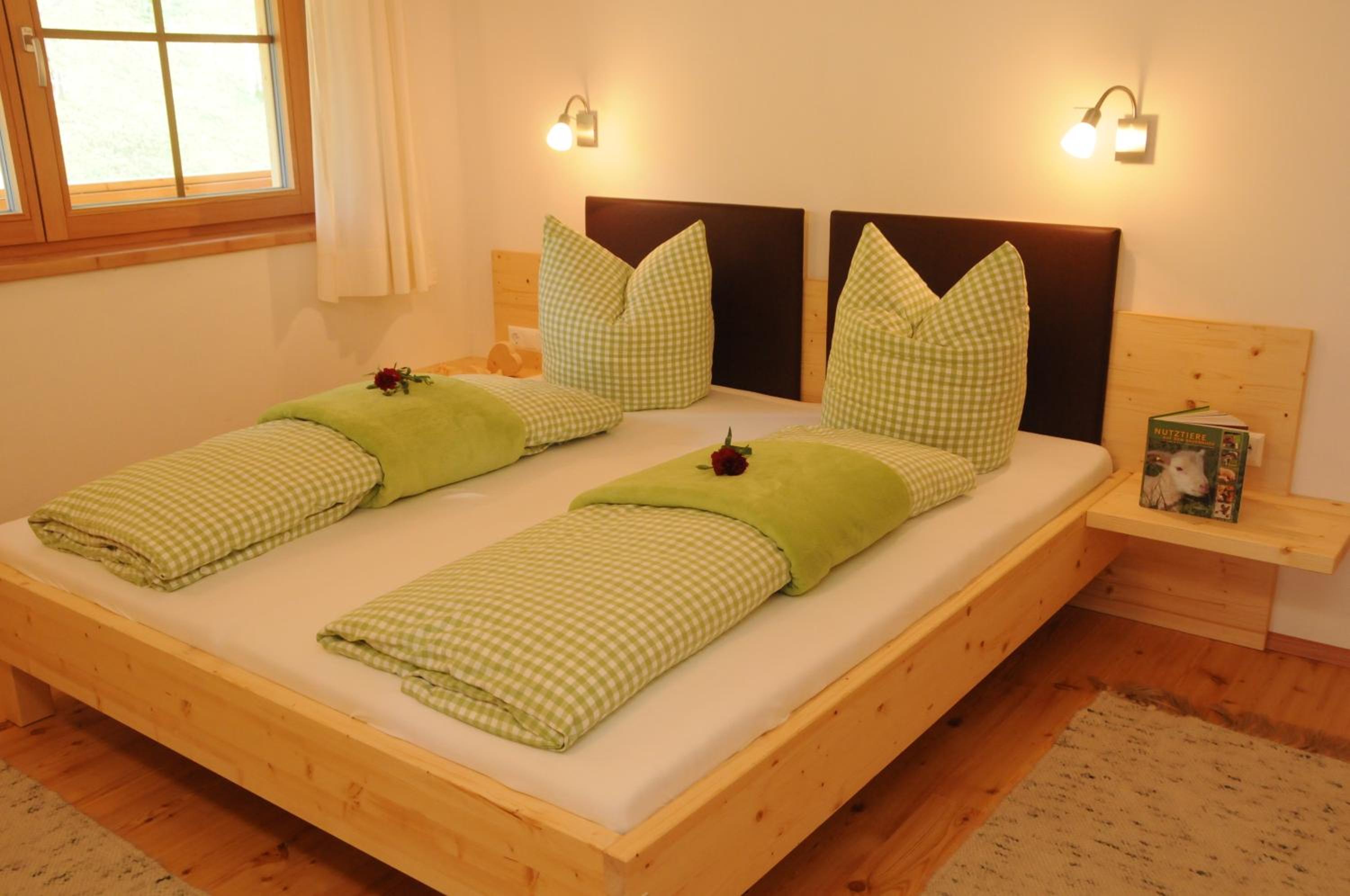 Two-Bedroom Apartment with Balcony and Mountain View