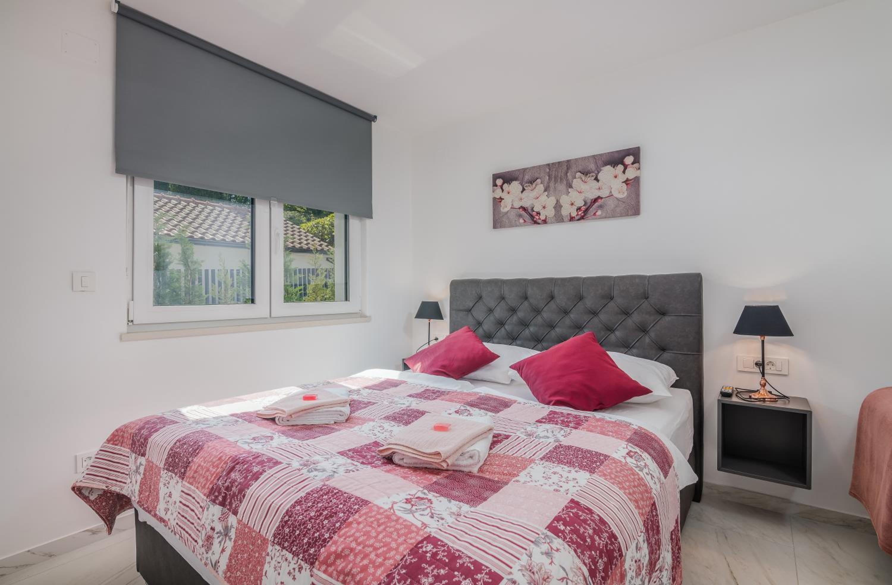 One-Bedroom Apartment with Terrace photo 1