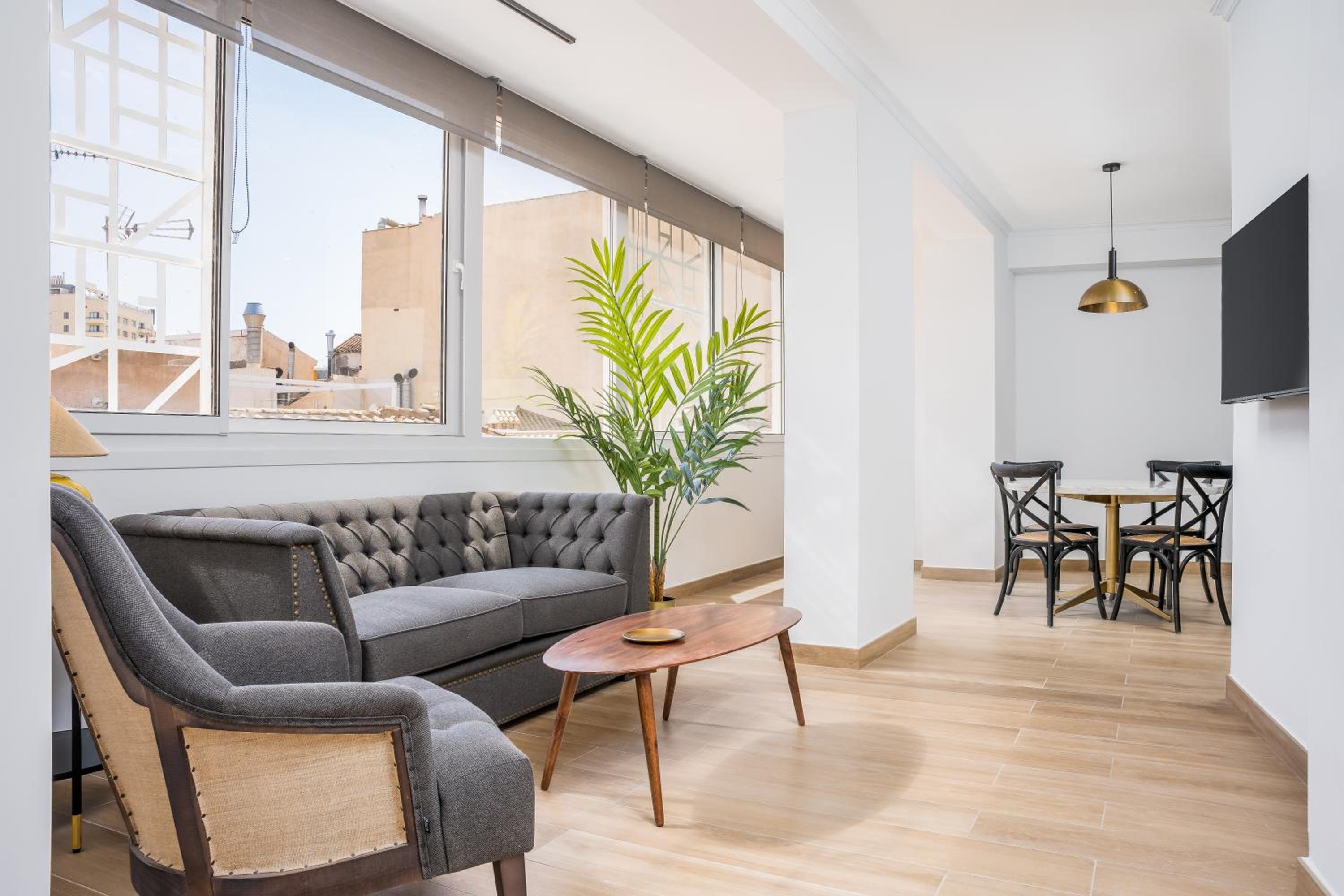 Apartamento de dos habitaciones con balcón