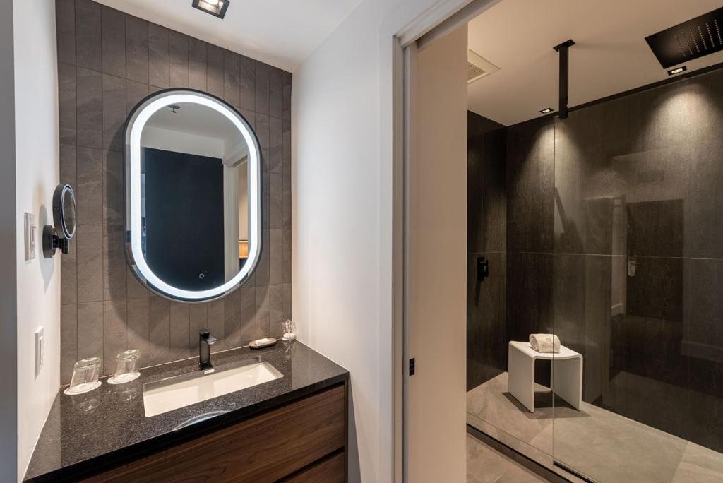 King Suite - Photo 6