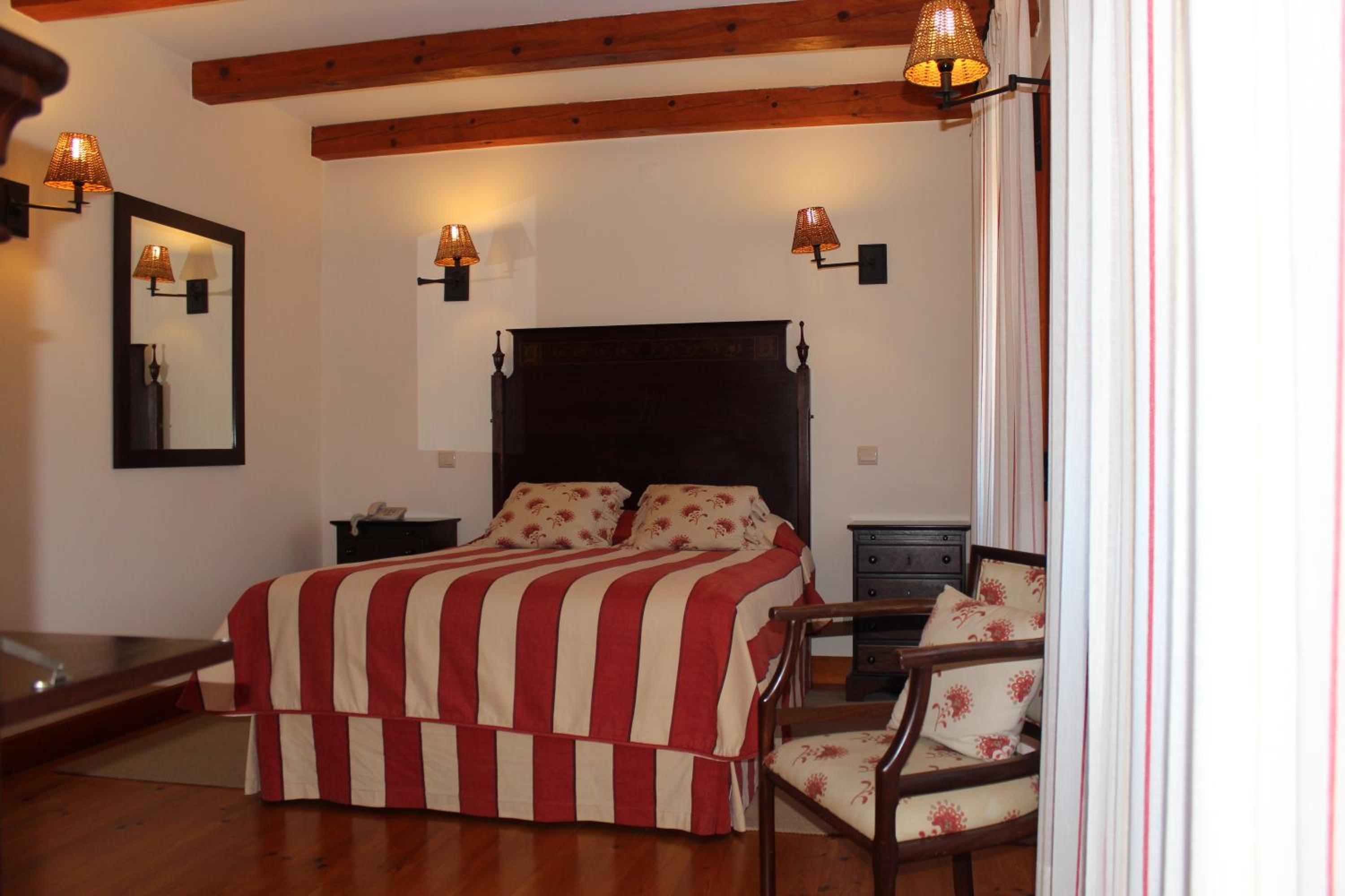 Double or Twin Room - Photo 4