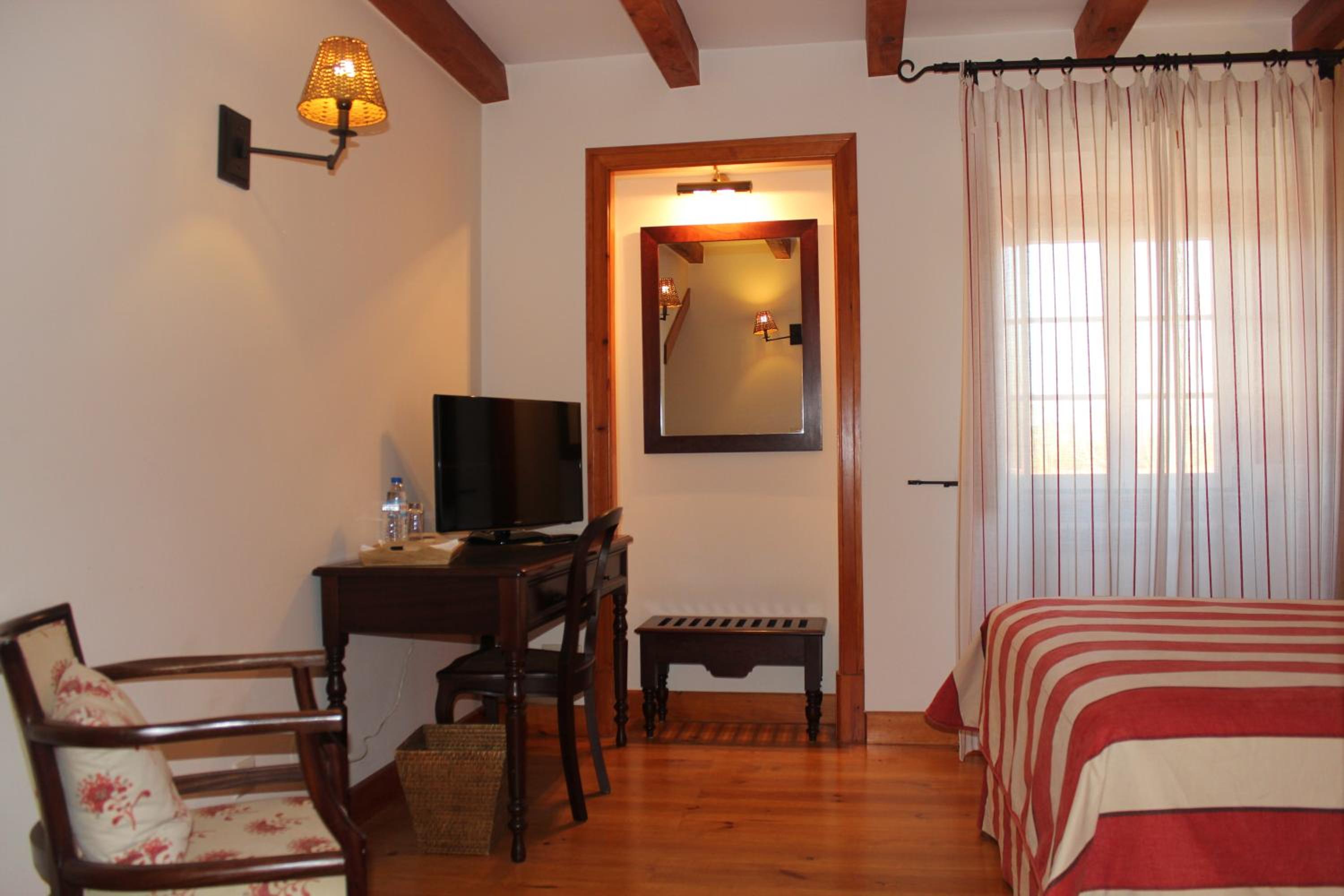 Double or Twin Room - Photo 16