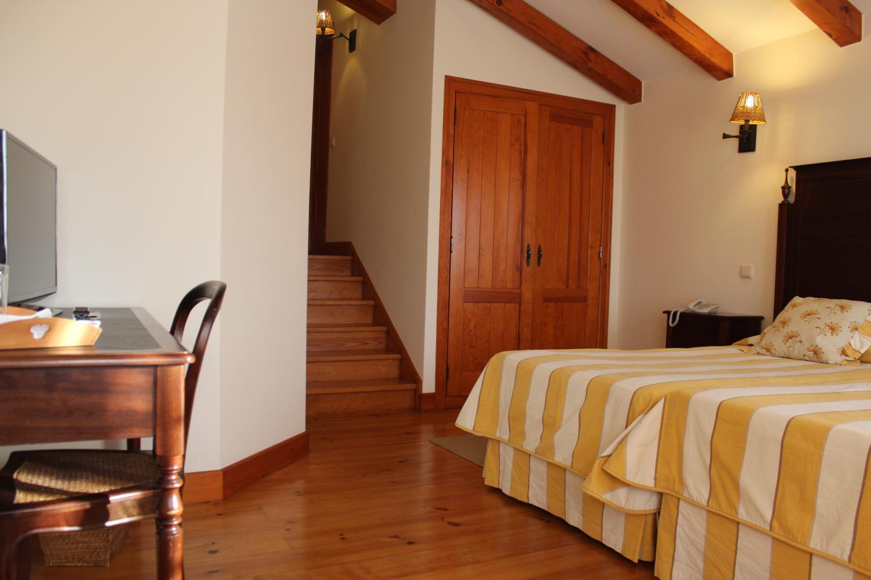 Double or Twin Room - Photo 5