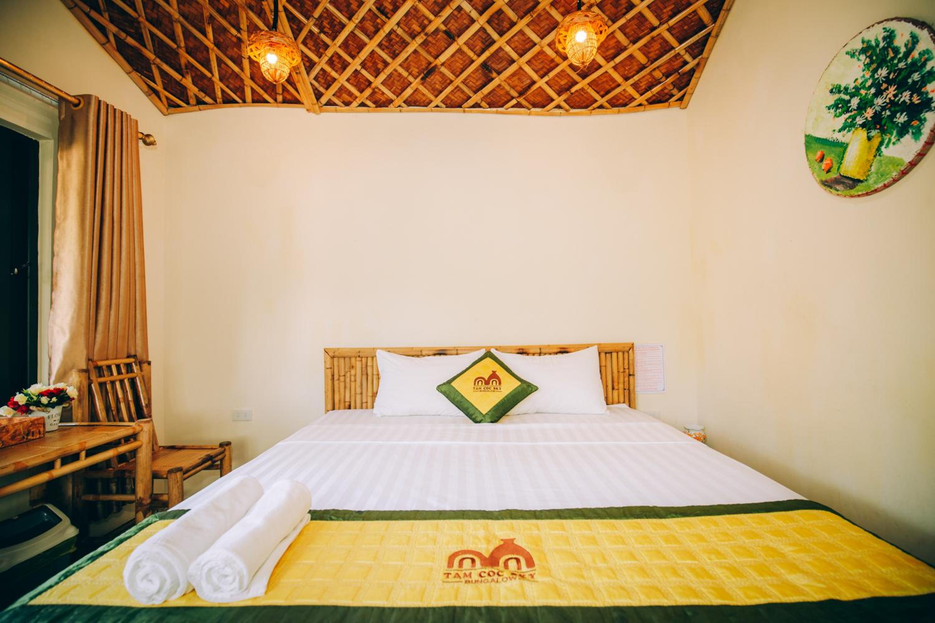Queen Room with Pool View - Photo 3