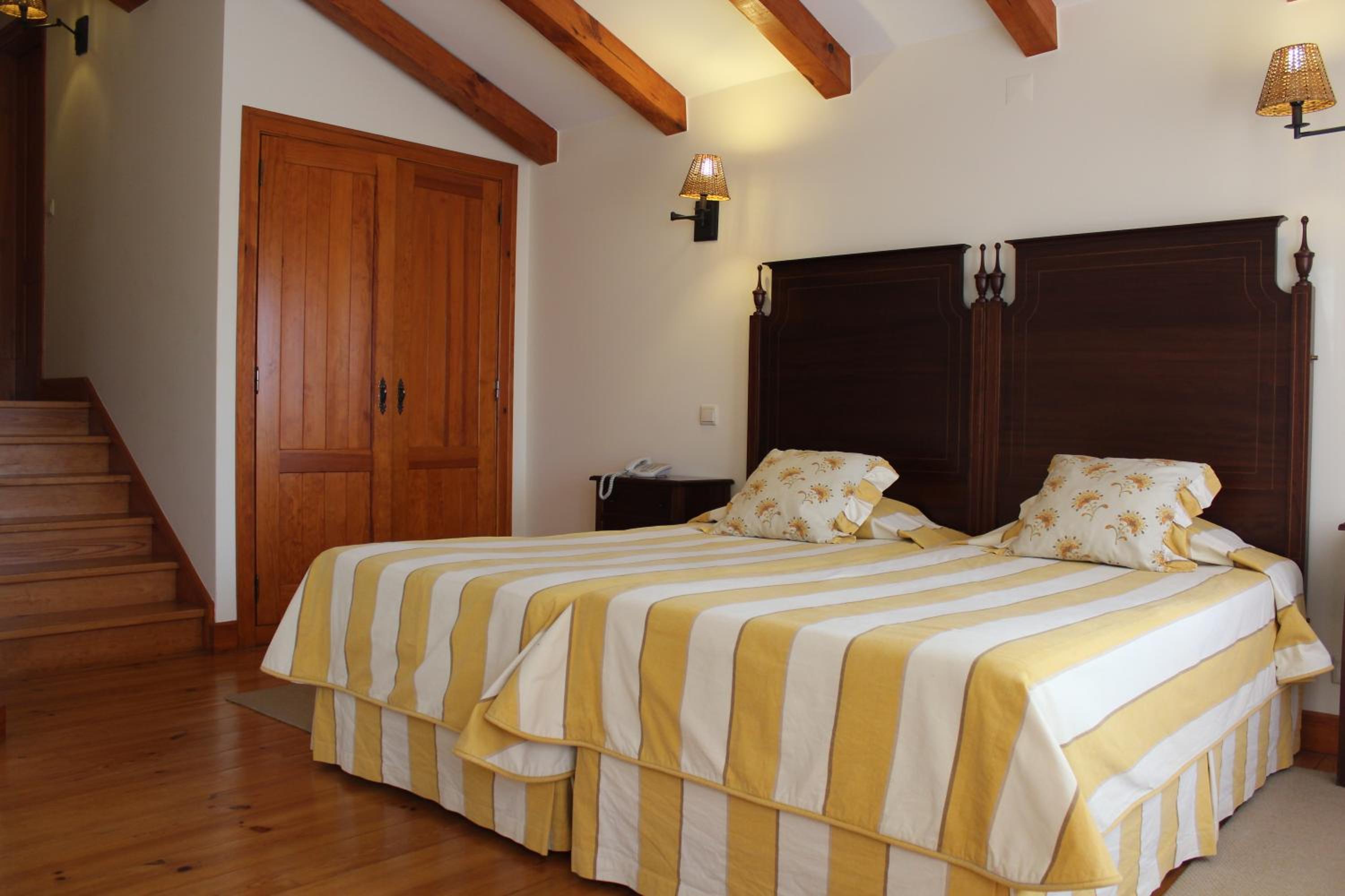 Double or Twin Room - Photo 6
