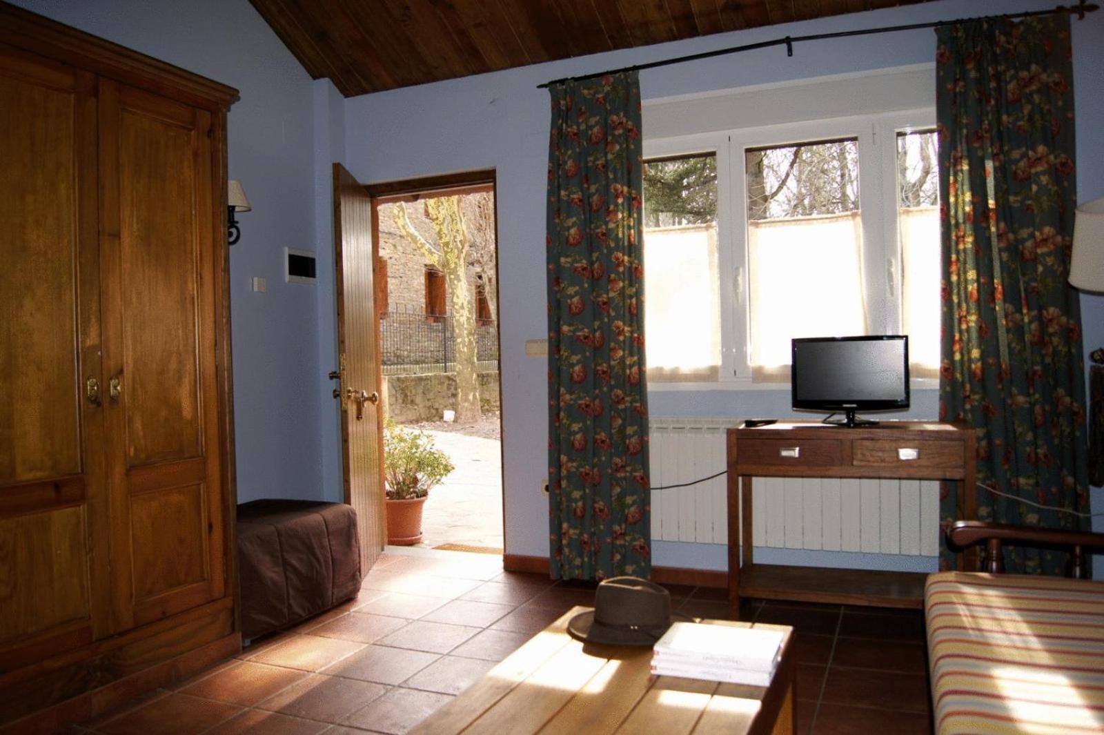 Superior Family Room photo 2