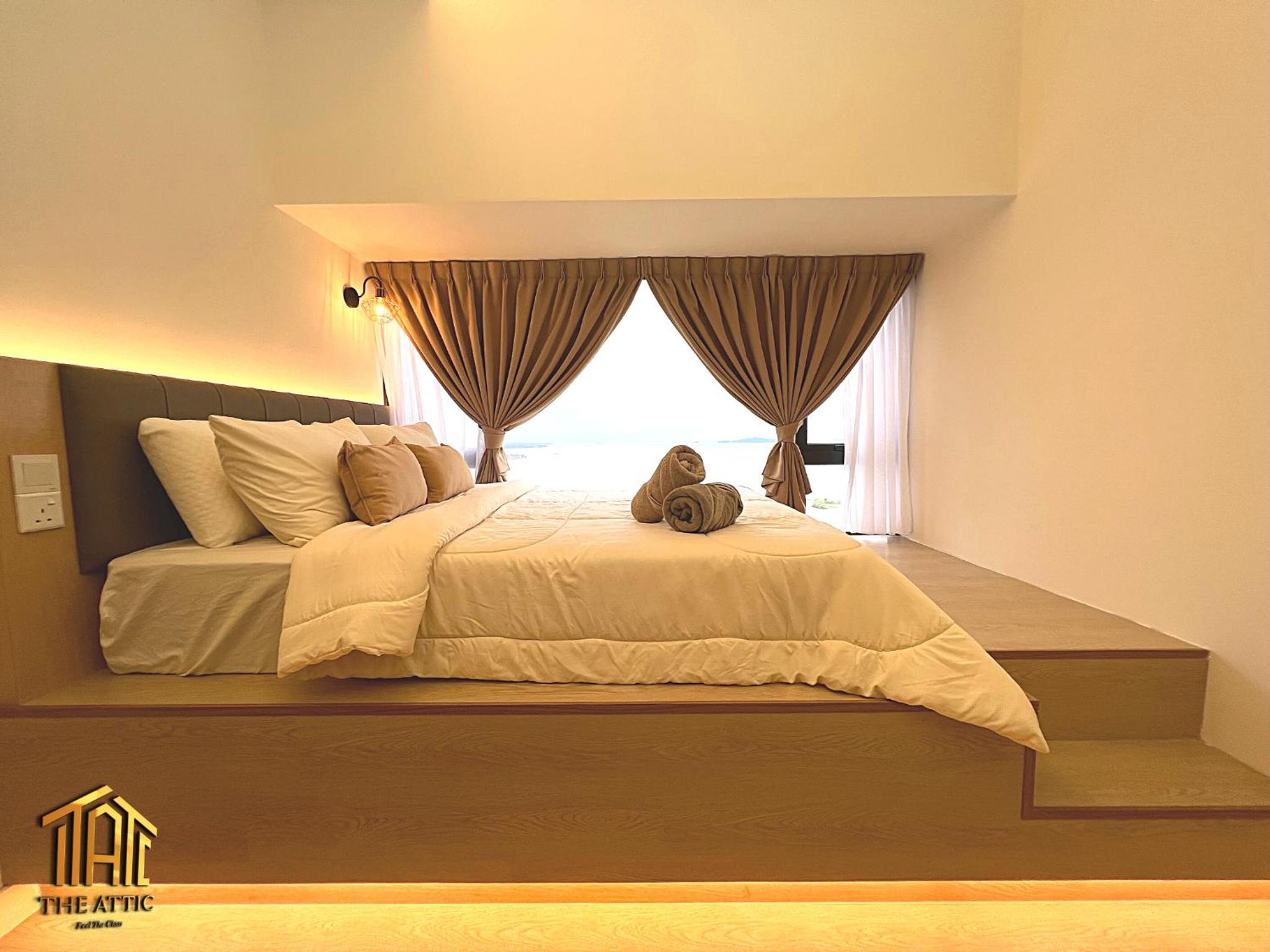 Deluxe Queen Studio (Private Bathtub & Sea View)