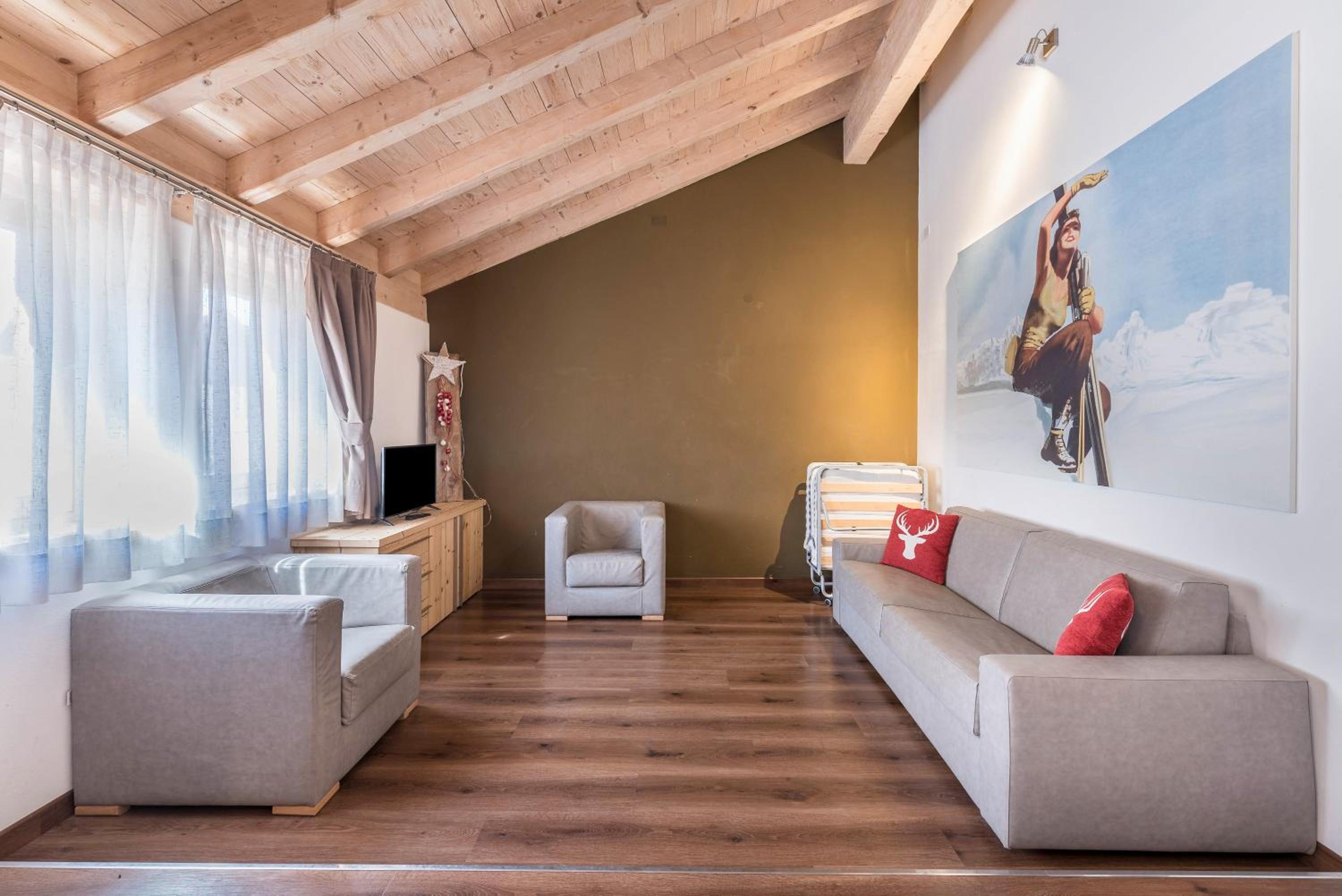 Two-Bedroom Deluxe Apartment with Balcony