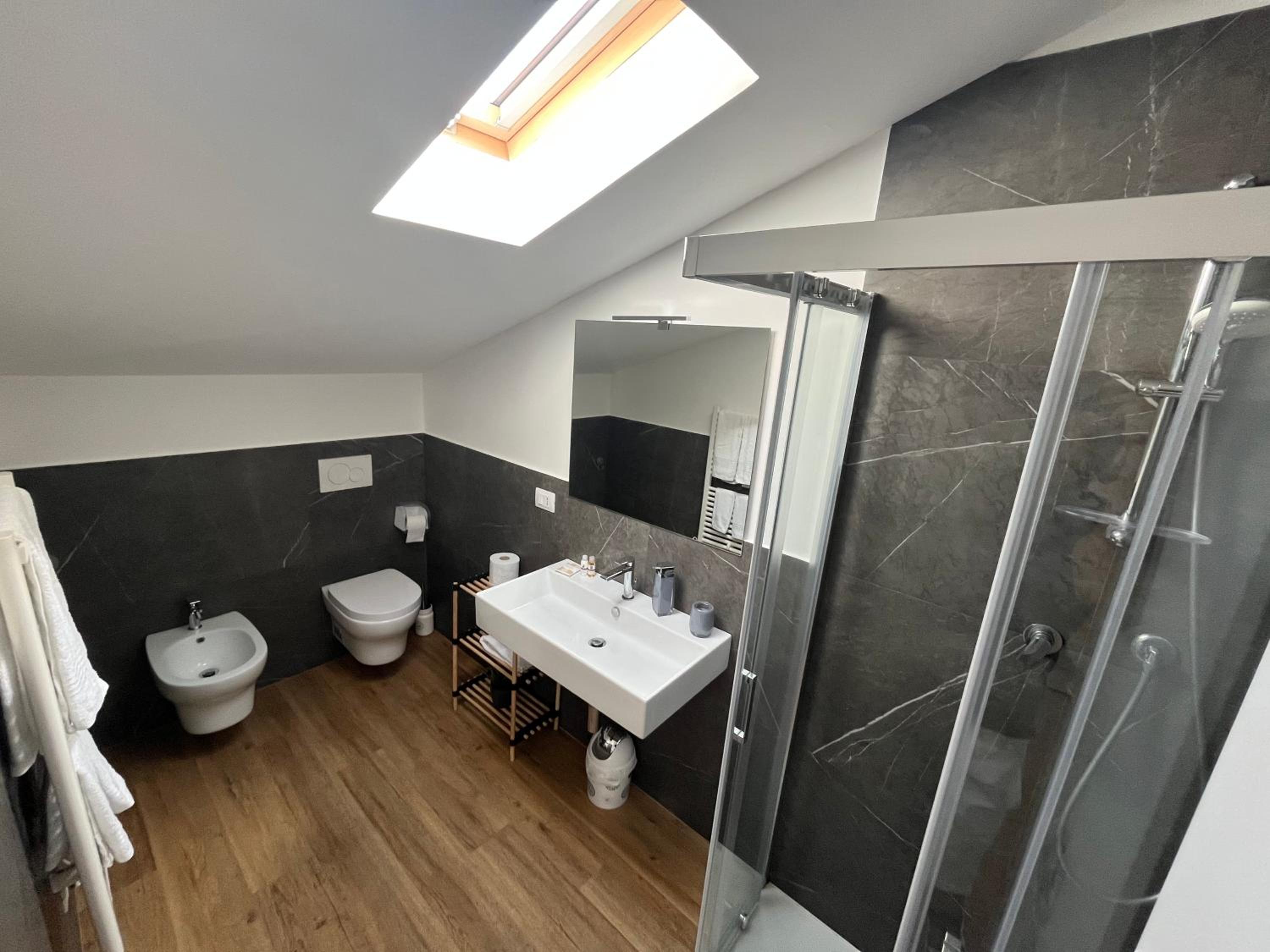 Deluxe Junior Suite - Photo 5