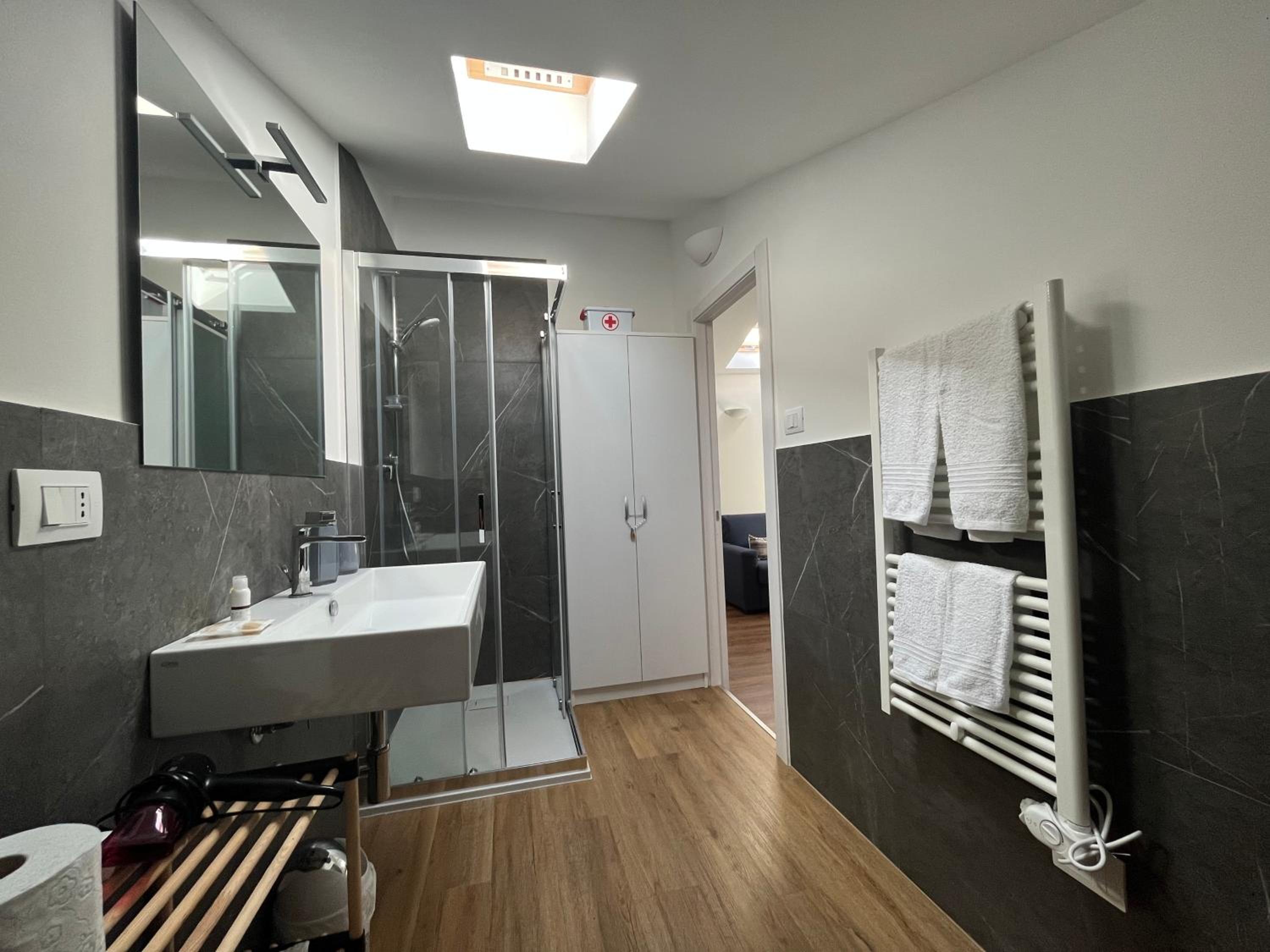 Deluxe Junior Suite - Photo 6