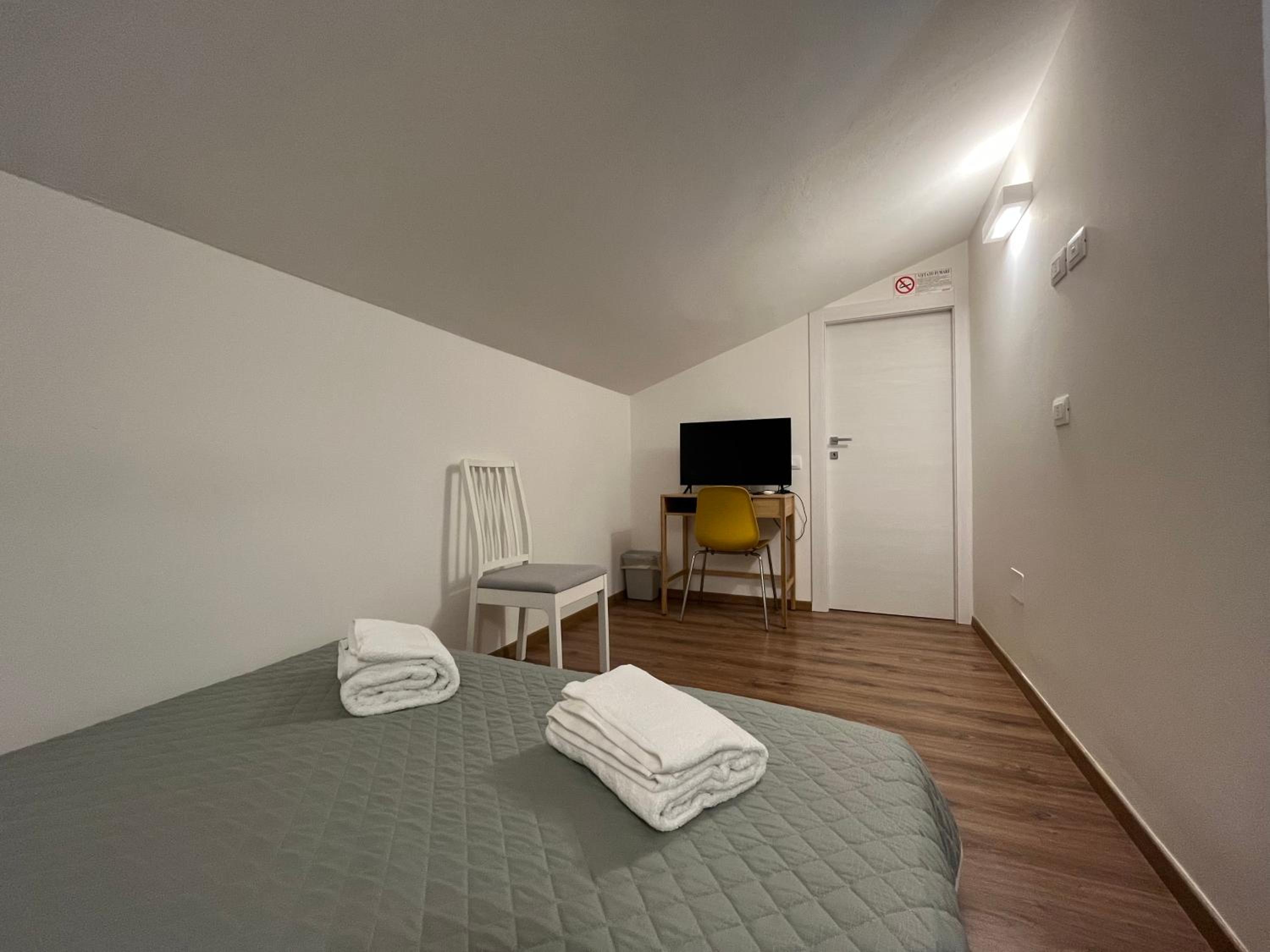 Deluxe Double Room - Photo 3