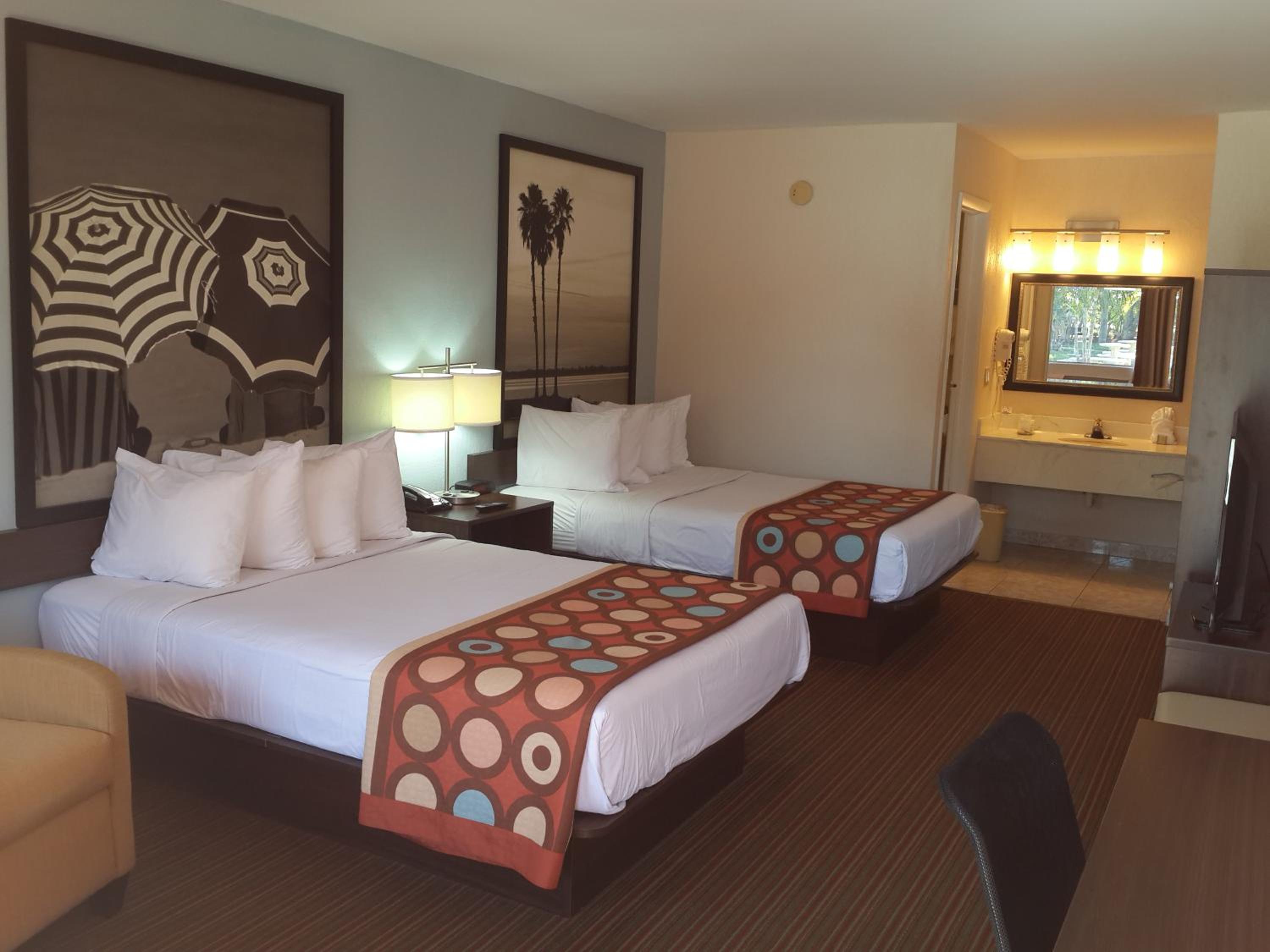 Double Room with Two Double Beds and Pool View - Non-Smoking - Photo 24