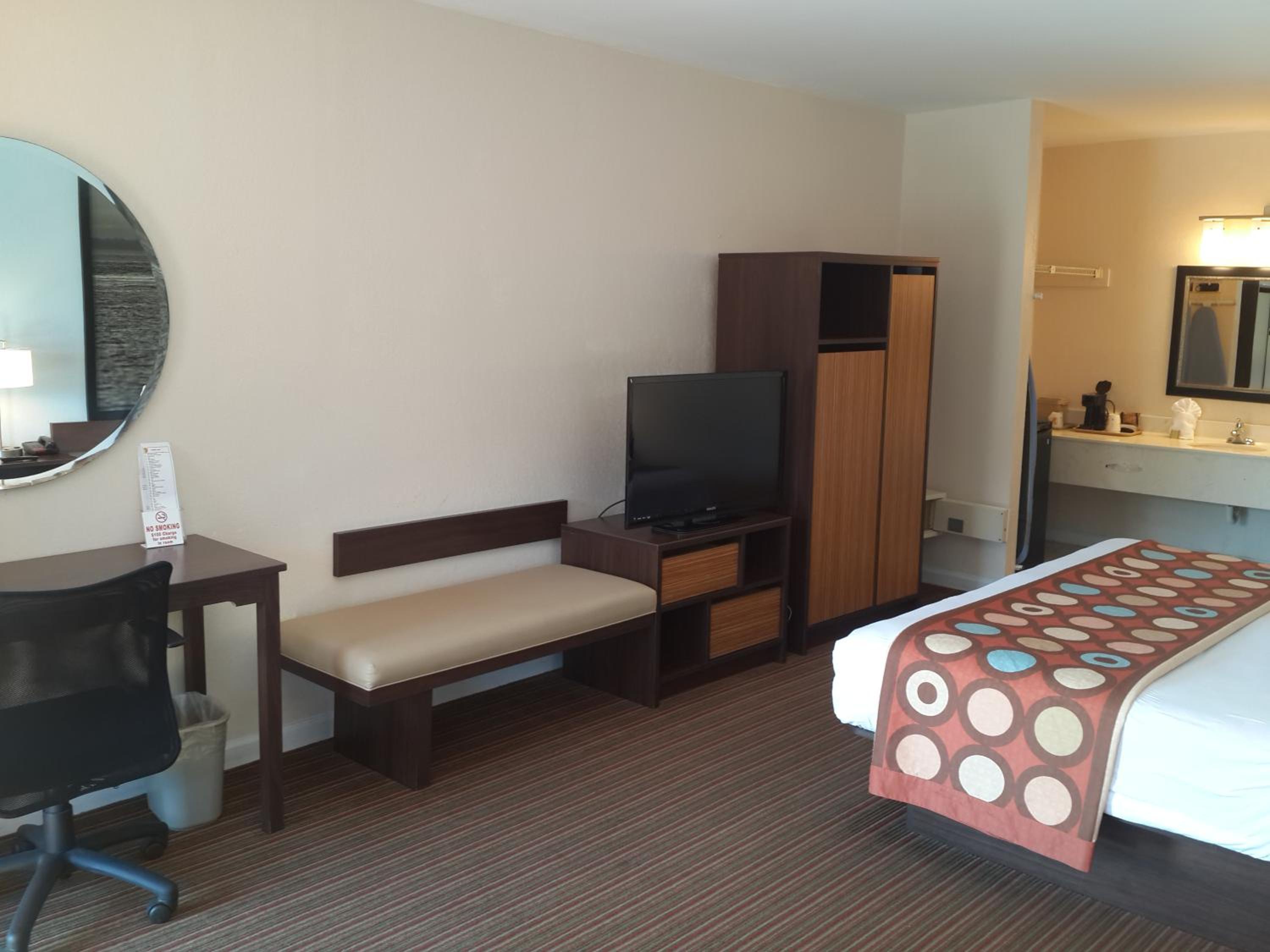King Room with Pool View - Non-Smoking - Photo 13
