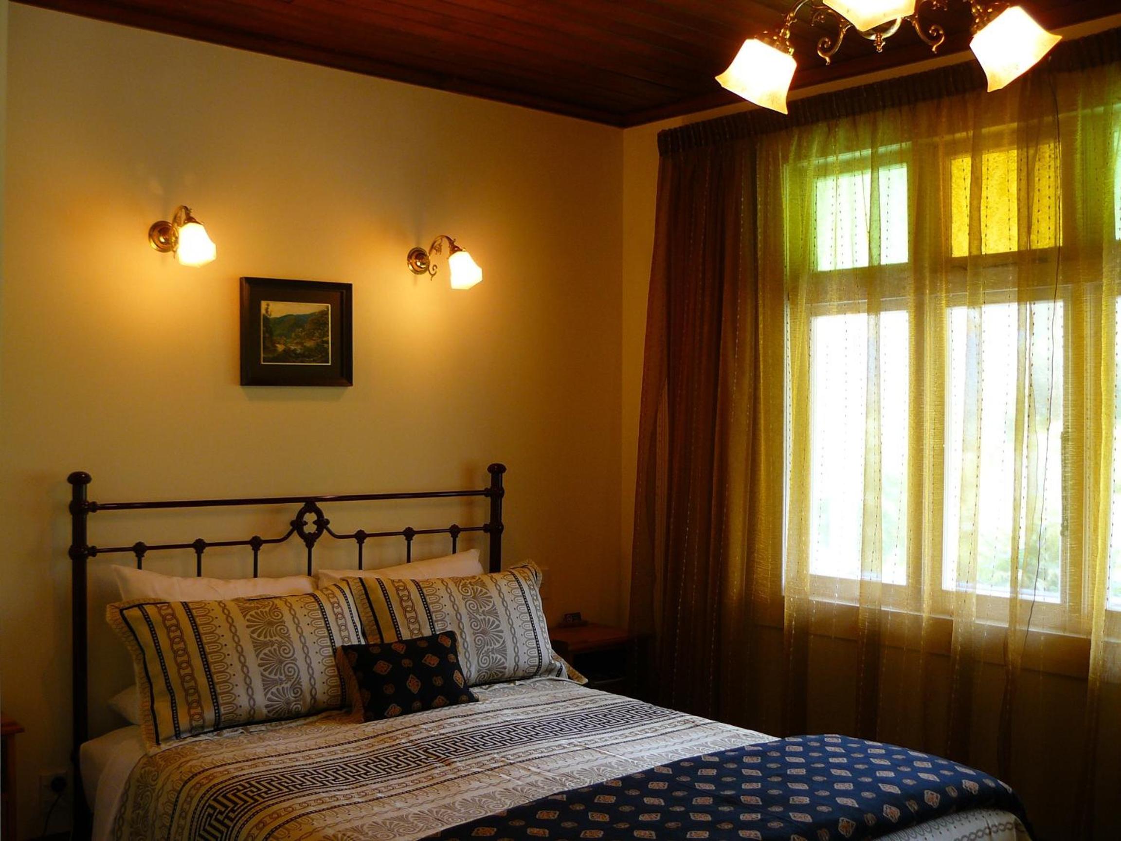 Queen Room photo 1